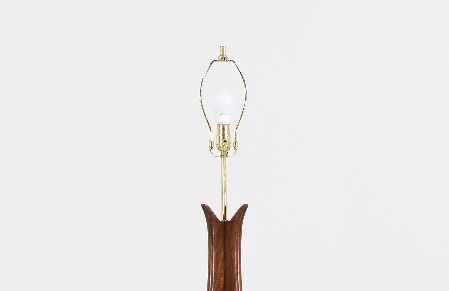 Midcentury Walnut Table Lamp by Modeline In Excellent Condition In Los Angeles, CA