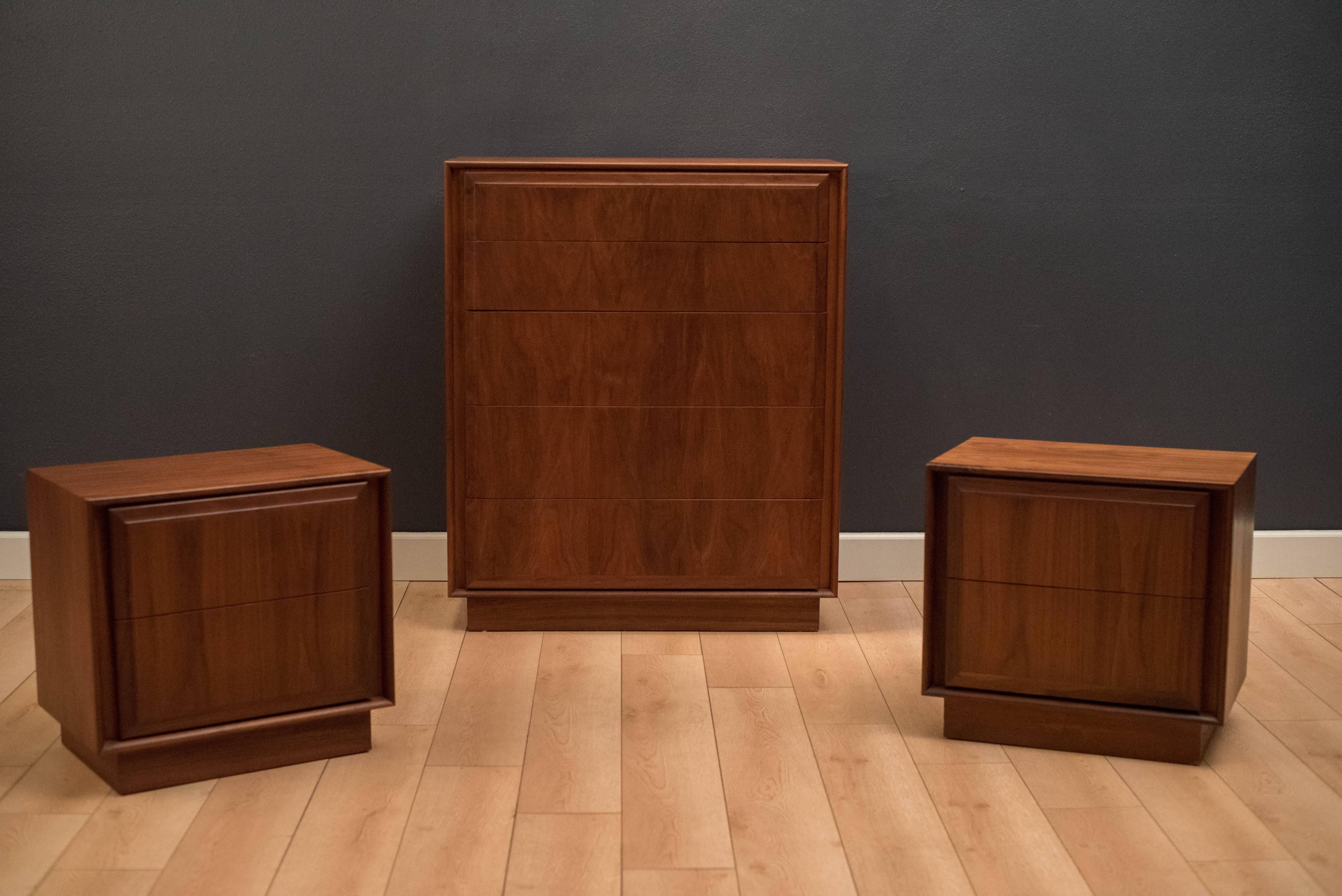 Mid Century Walnut Tall Dresser by Dillingham In Good Condition In San Jose, CA