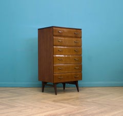 Große Kommode aus Nussbaumholz von Meredew aus der Mitte des Jahrhunderts, 1960er Jahre