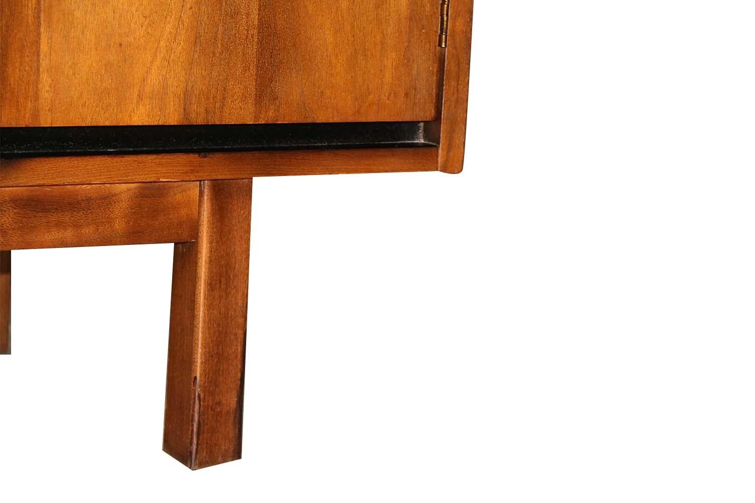 Mid Century Walnut Triple Dresser Sideboard In Good Condition In Baltimore, MD