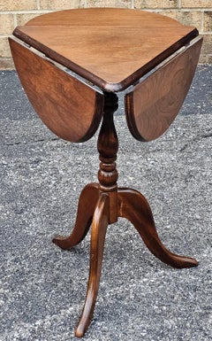 Mid Century Nussbaum Dreibein Klee Drop-Leaf Kerzenständer