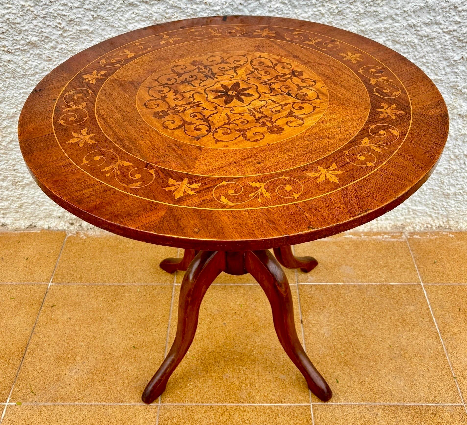 Espagnol Mid Century Walnut With Marquetry Round Side Table, 1950s en vente