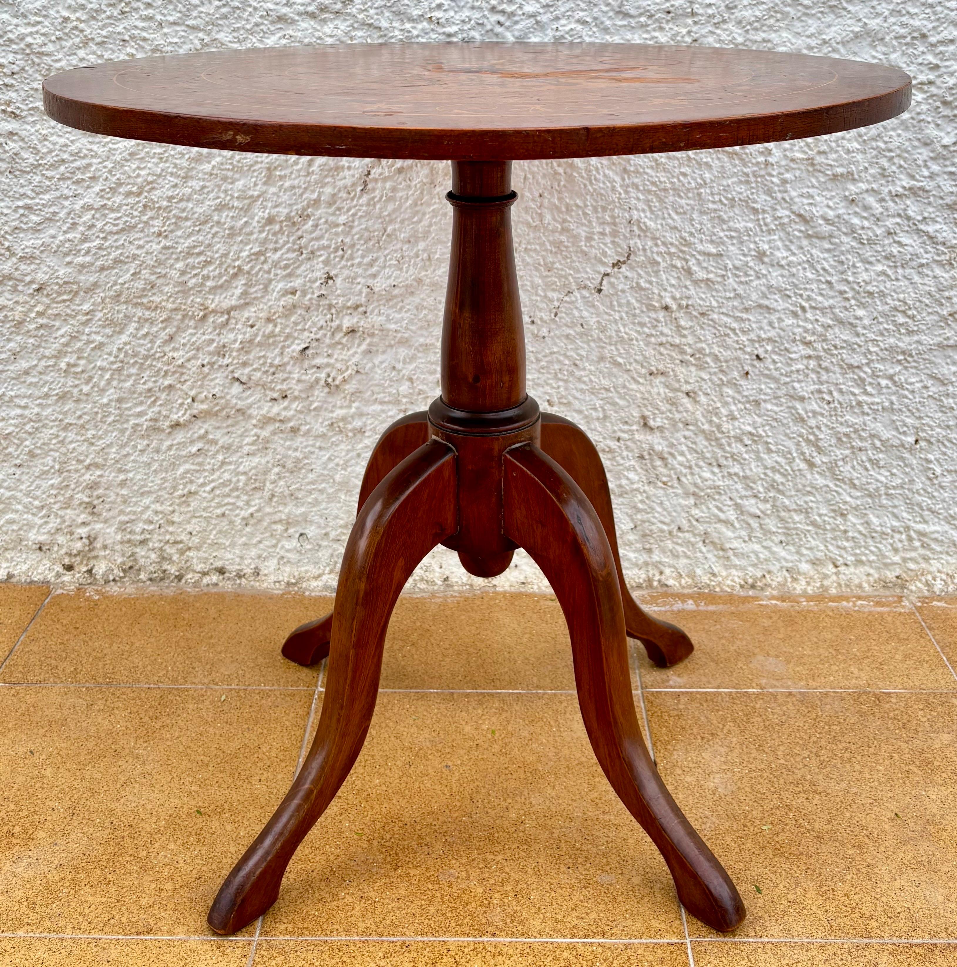 Mid Century Walnut With Marquetry Round Side Table, 1950s Bon état - En vente à BÉTERA, ES