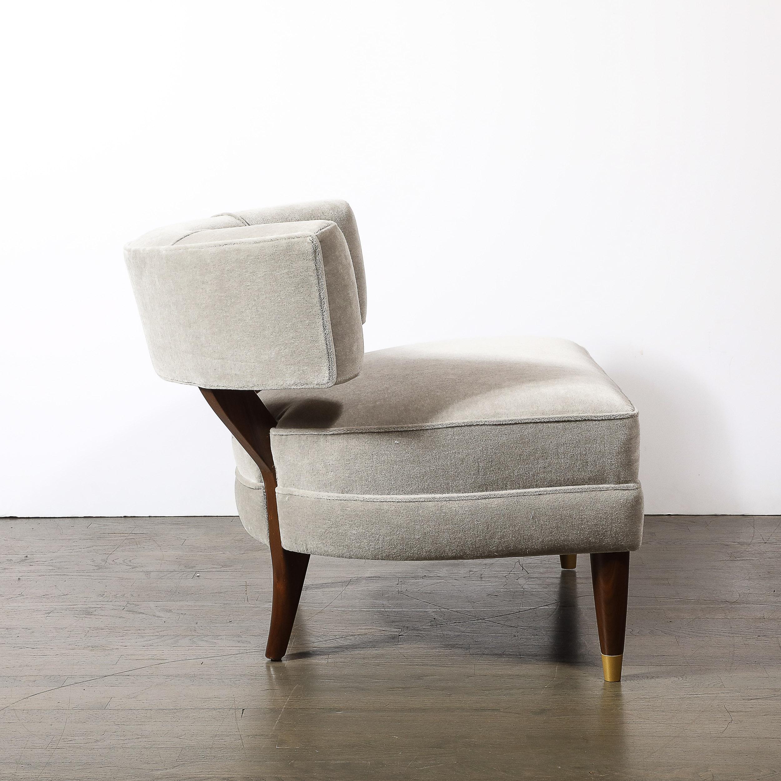 Sedie da salotto di metà secolo in noce con mohair grigio nebbia e ottone di Billy Haines in vendita 5