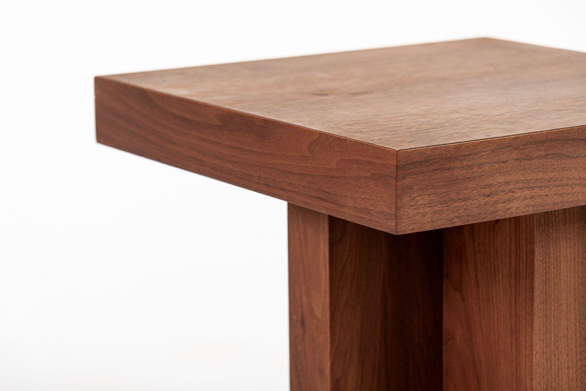 Tables d'appoint en bois de noyer du milieu du siècle Milo Baughman Style 1970 en vente 1