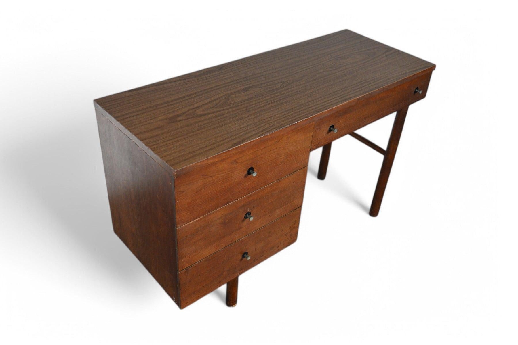 Mid Century Walnut Writing Desk in Walnut by Stanley #1 In Good Condition For Sale In Berkeley, CA
