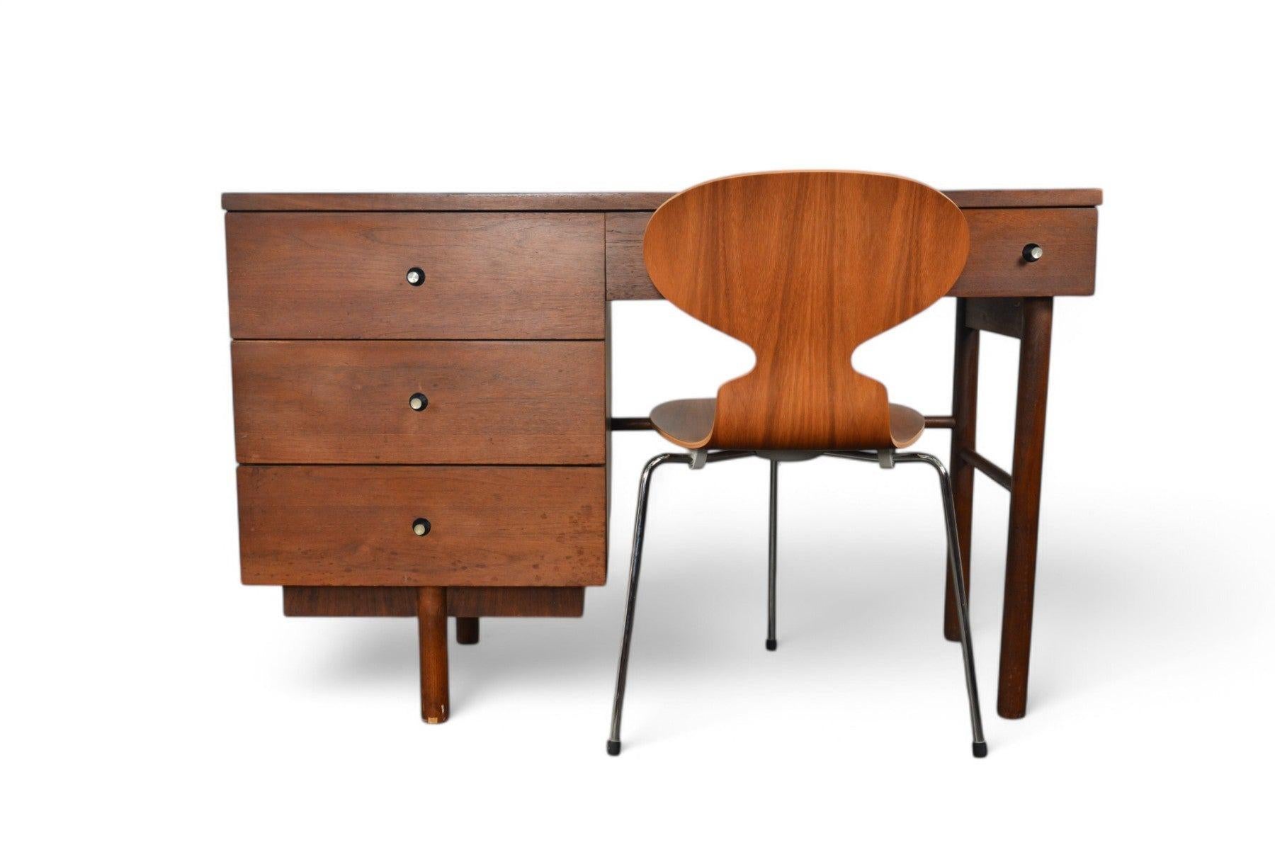 Laminate Mid Century Walnut Writing Desk in Walnut by Stanley #1 For Sale