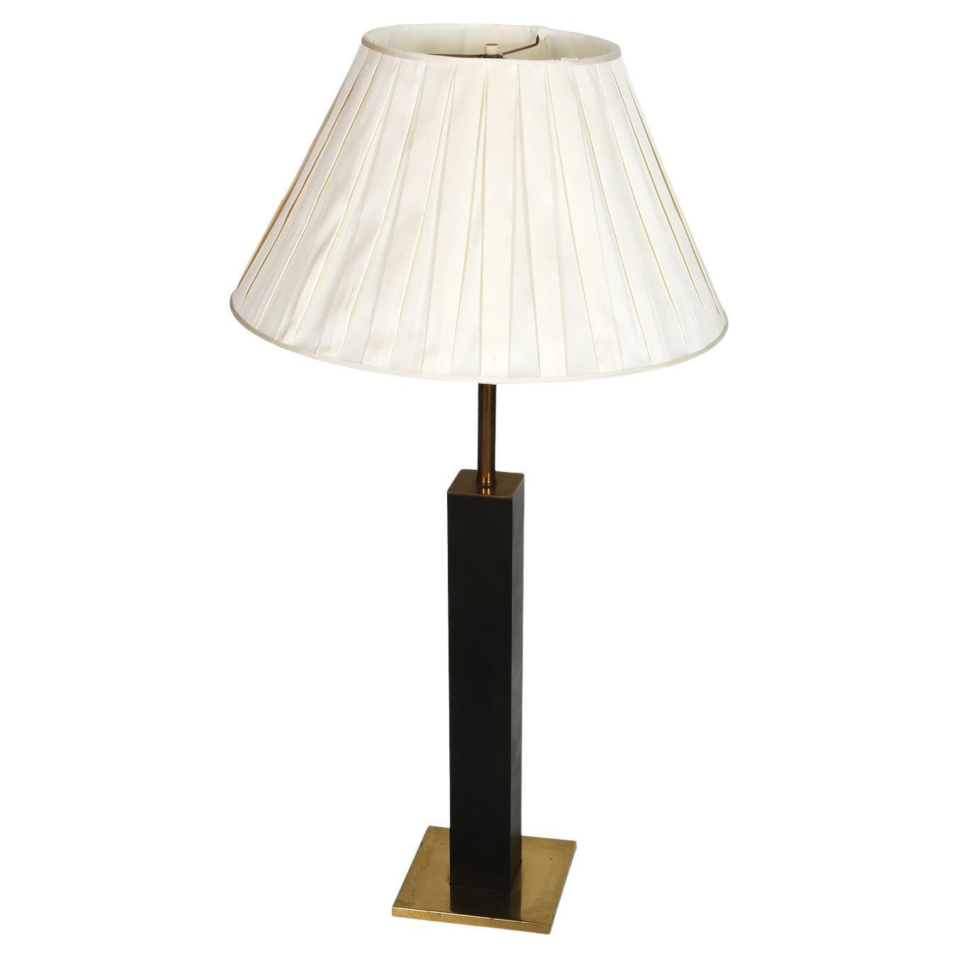 Mid Century Walter Von Nessen Leather and Brass Column Table Lamp en venta