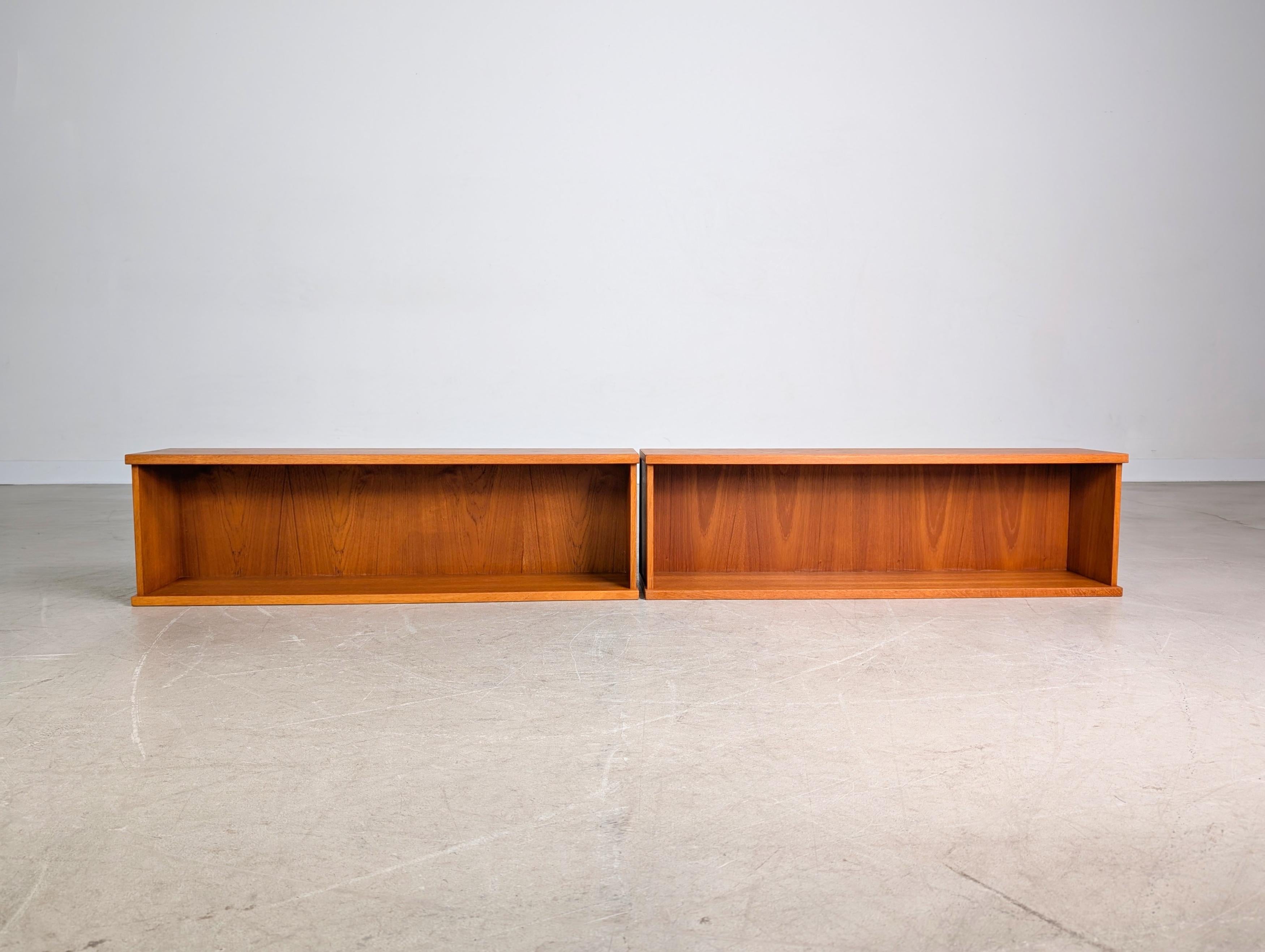 Mid-Century Modern Mid Century Wandregal P.B. Lútherson P.B. Lútherson Teak For Sale