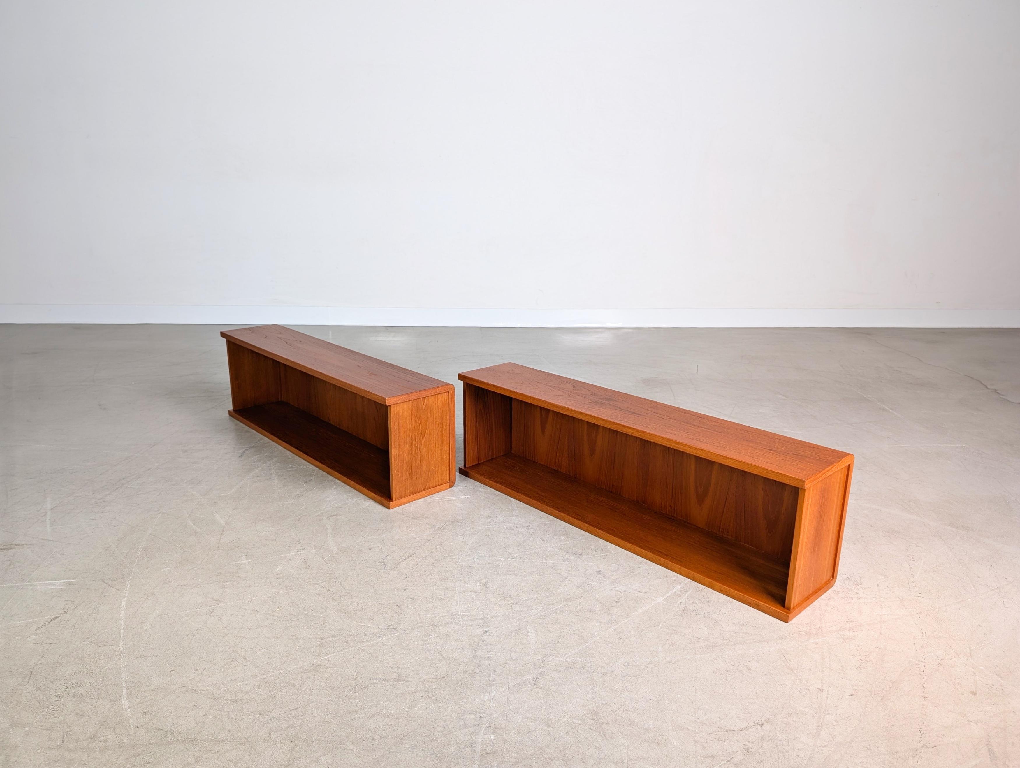 Danish Mid Century Wandregal P.B. Lútherson P.B. Lútherson Teak For Sale