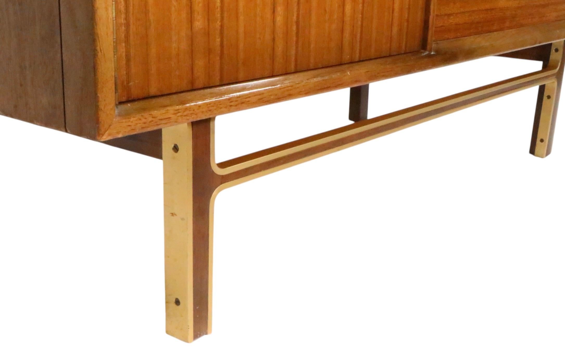 Mid Century Wardrobe Armoire Chest Dresser c 1950/60's For Sale 7