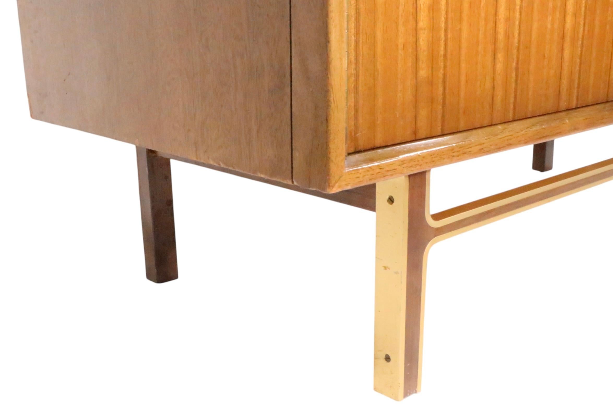 Mid Century Wardrobe Armoire Chest Dresser c 1950/60's For Sale 8