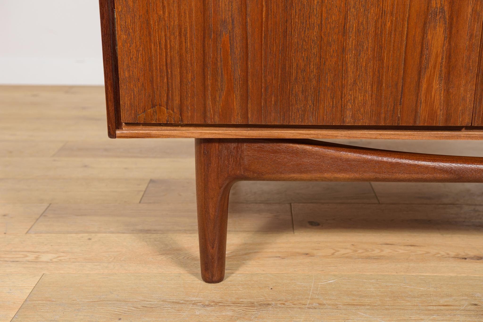 Mid-Century Wardrobe by Ib Kofod Larsen for G-Plan, 1960s For Sale 7
