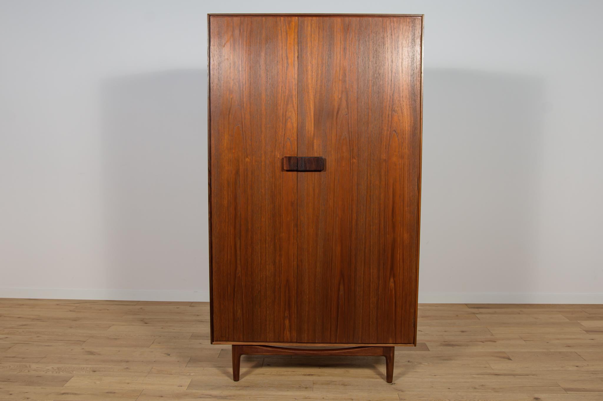 This magnificent mid-century Danish design wardrobe was designed by Ib Kofod-Larsen and manufactured british by G-Plan circa 1960. It is made of African teak, handles and drawers made of rosewood. Wardrobe after a comprehensive carpentry renovation.