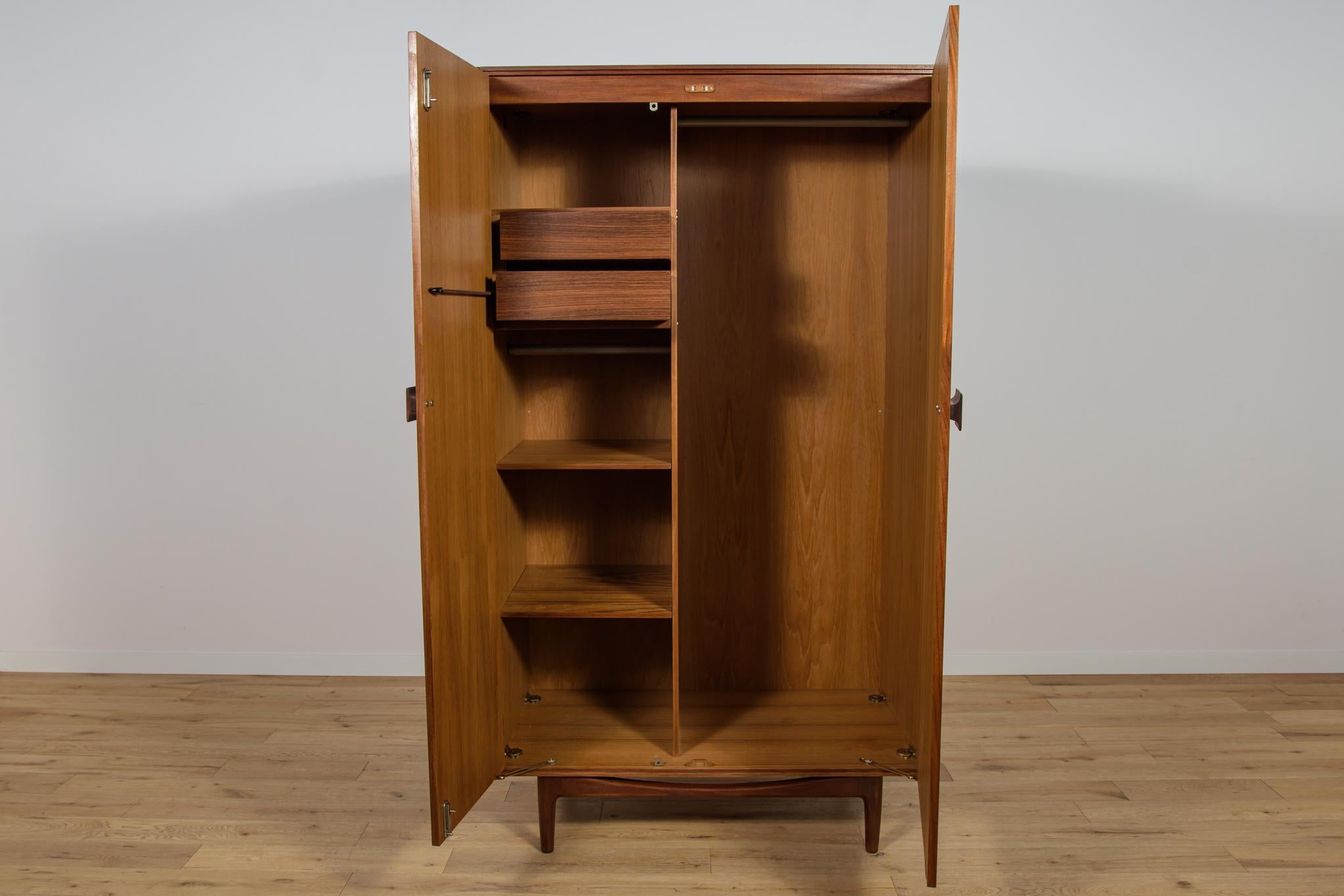Mid-Century Wardrobe by Ib Kofod Larsen for G-Plan, 1960s In Excellent Condition For Sale In GNIEZNO, 30