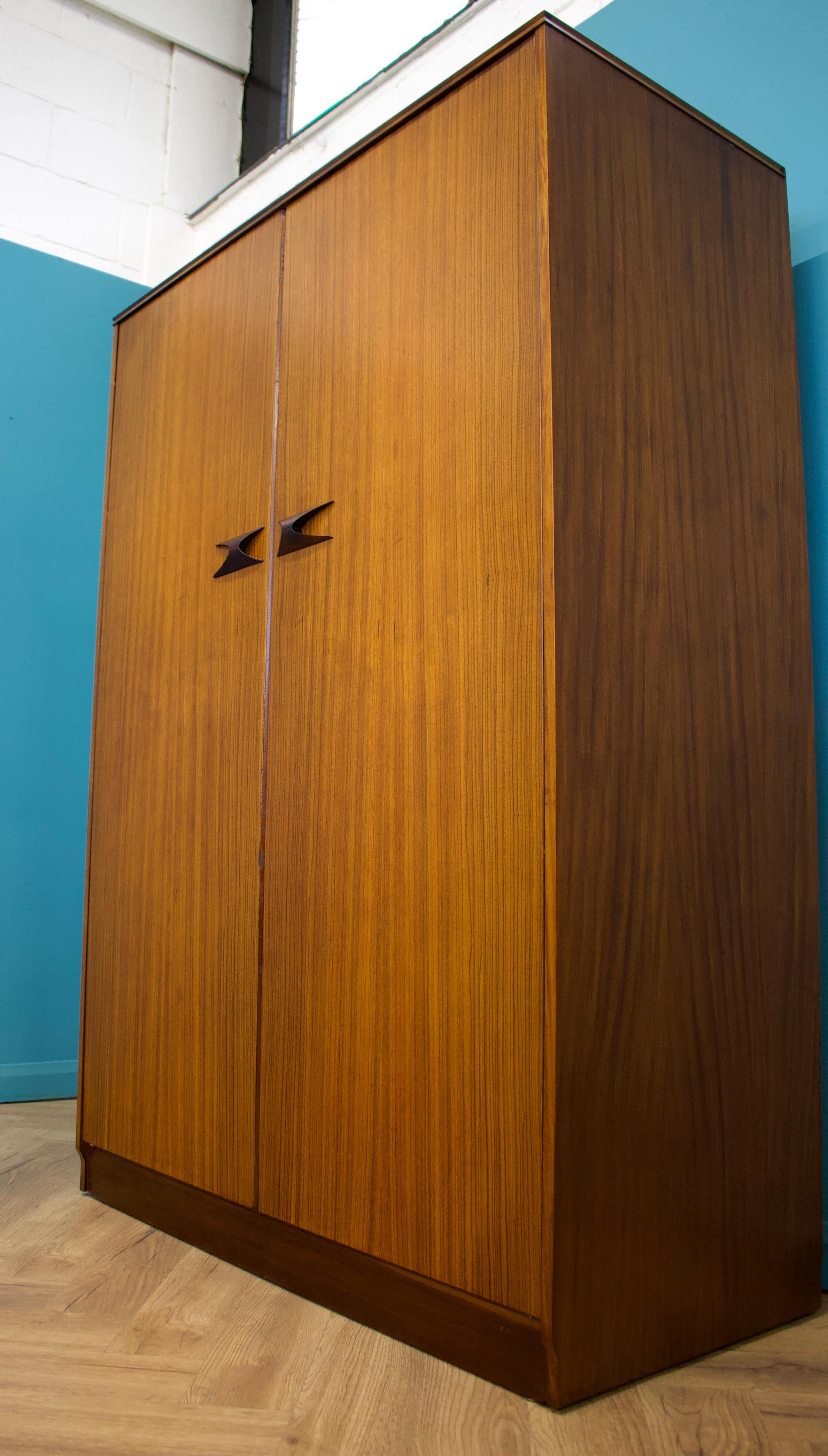 Mid-Century-Garderobe von Elliots of Newbury, 1960er Jahre (Furnier)