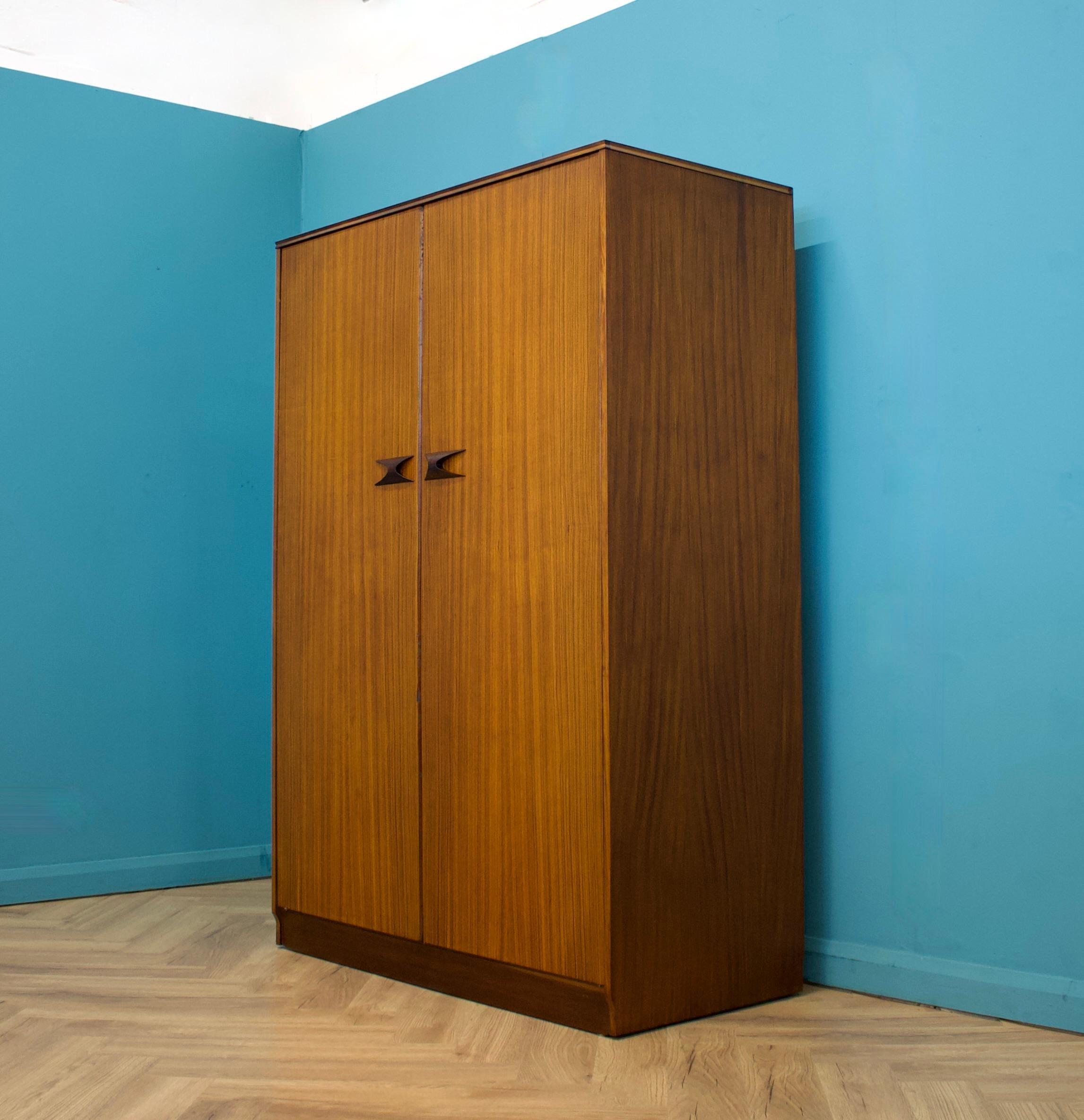 Mid-Century-Garderobe von Elliots of Newbury, 1960er Jahre im Zustand „Gut“ in South Shields, GB