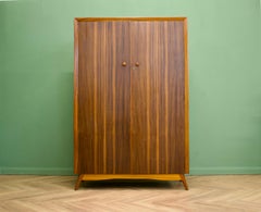Armoire du milieu du siècle en noyer par Maple & Co, années 1950