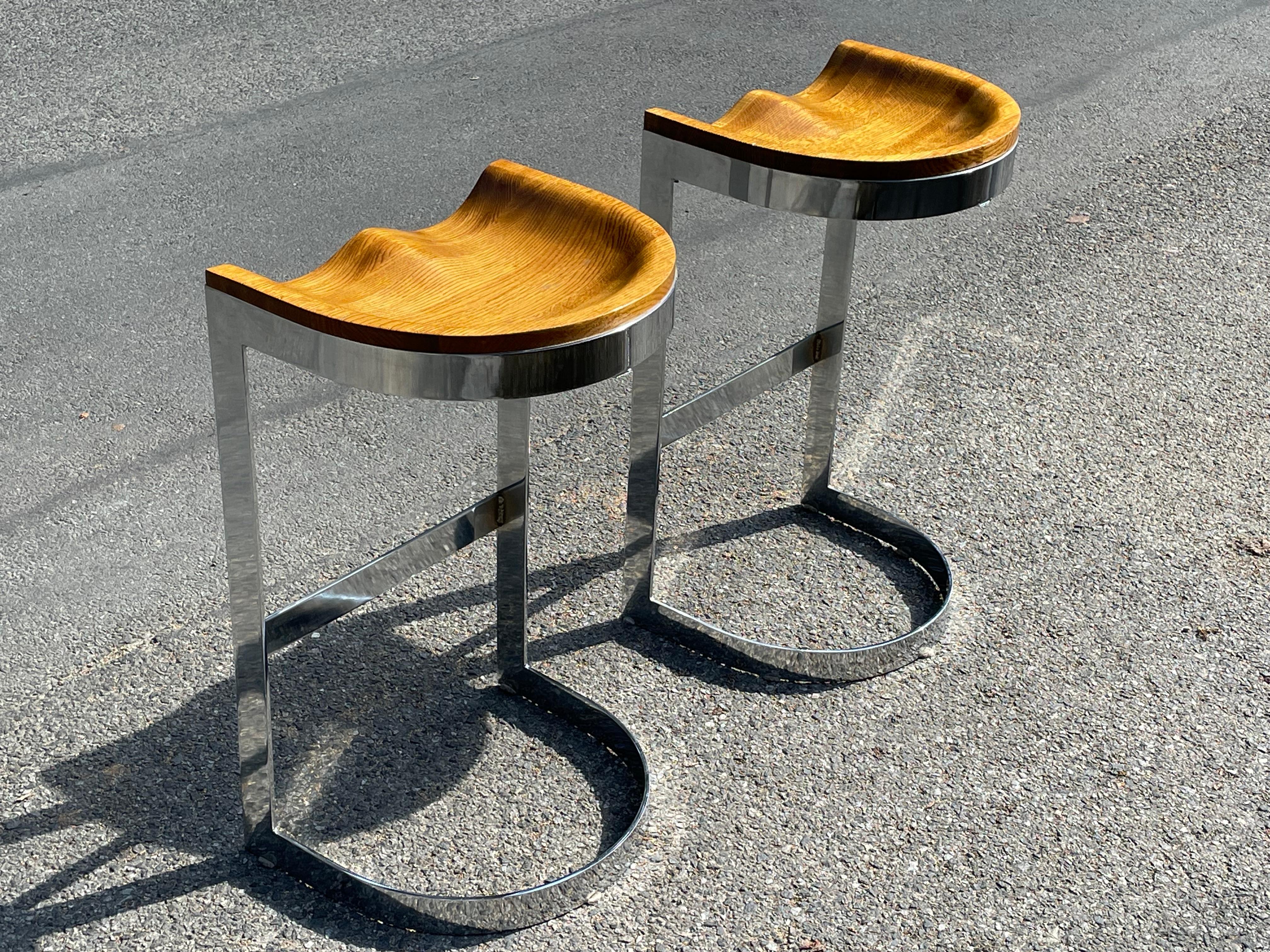 Mid-Century Warren Bacon Chrome & Oak Bar Stools, Set of 2 In Good Condition For Sale In Los Angeles, CA