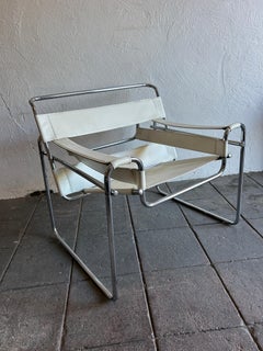 Chaise Wassily du milieu du siècle dernier cuir blanc chromé style knoll