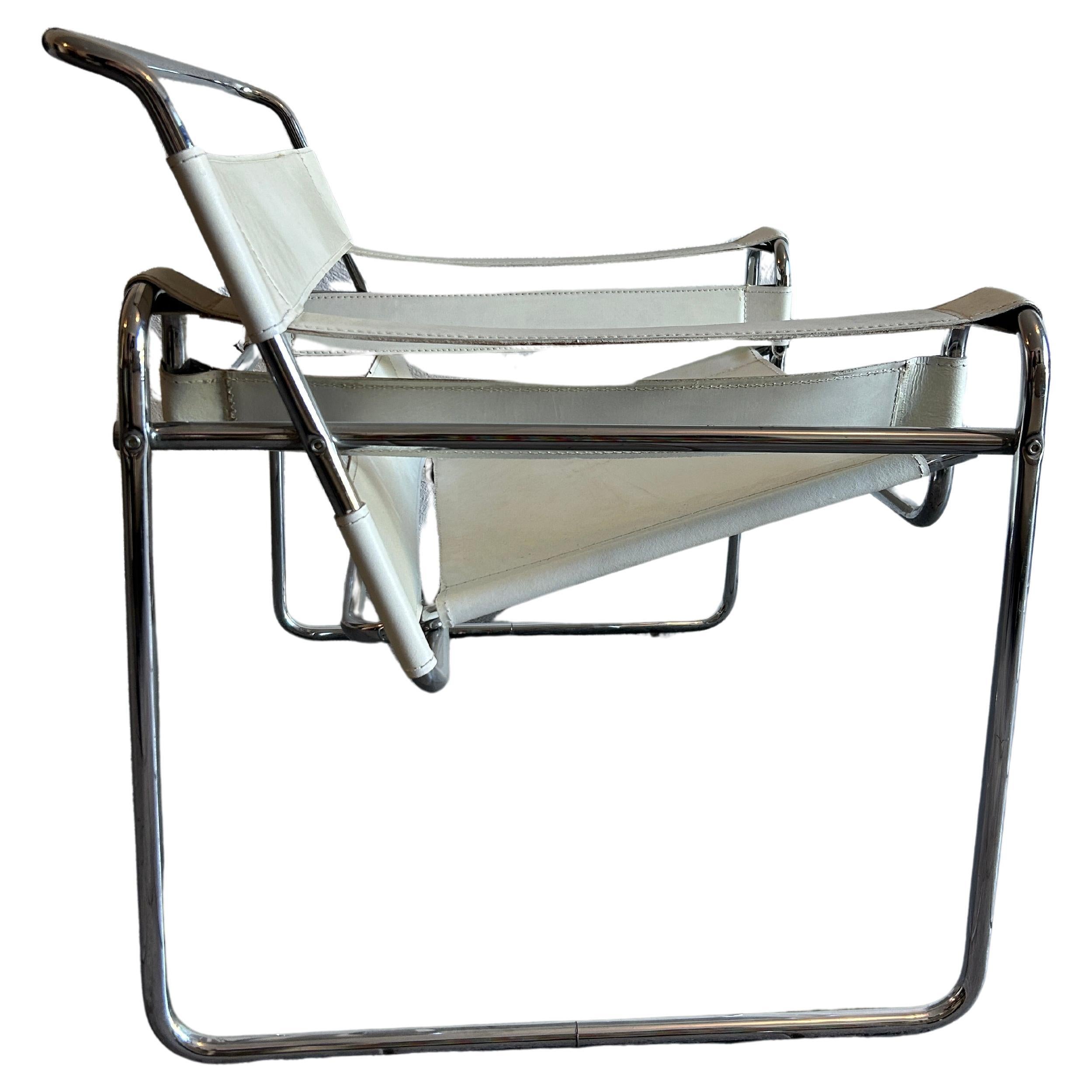 Chaise Wassily du milieu du siècle dernier cuir blanc chromé style knoll