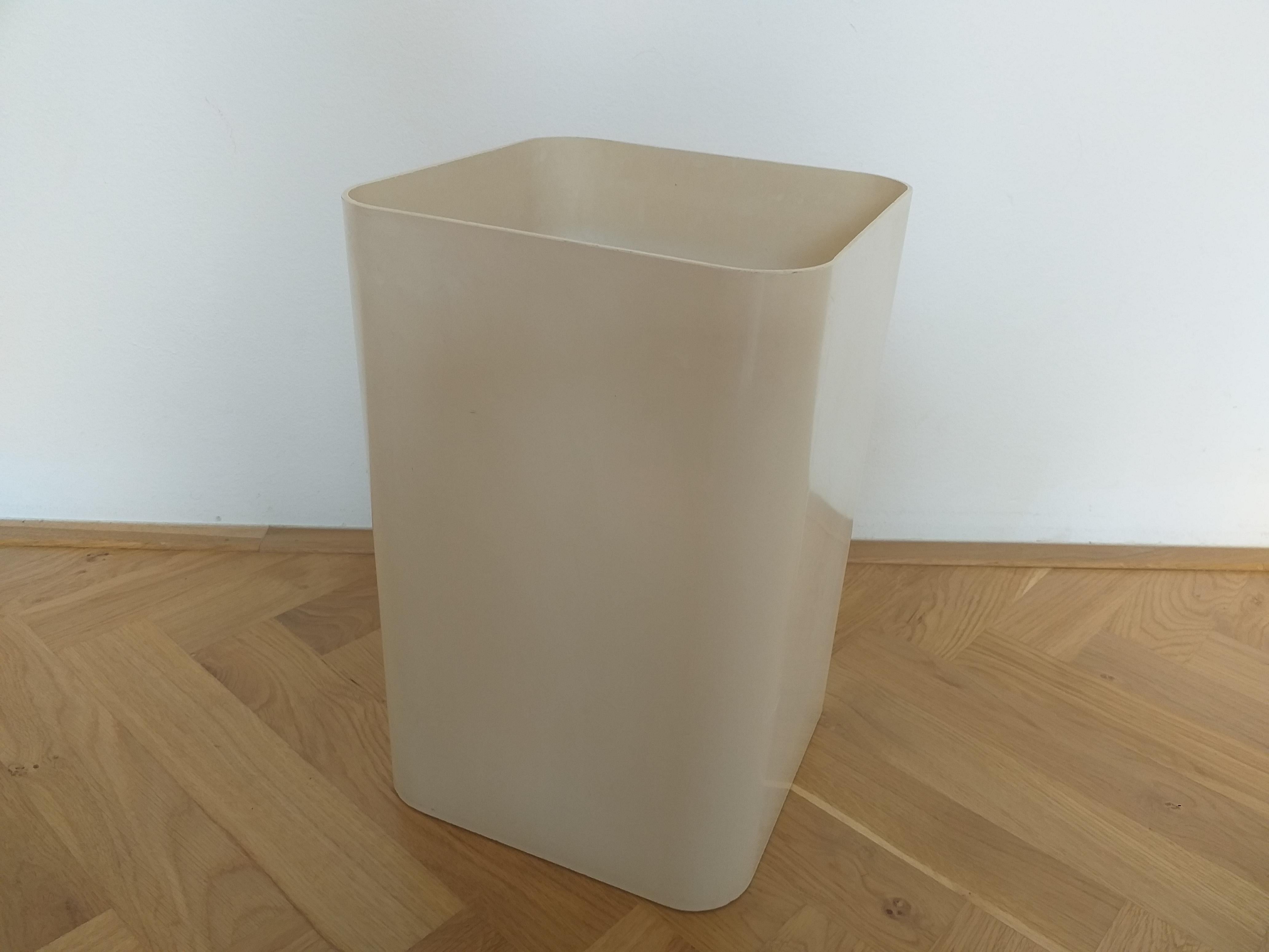 Mid-Century Modern Panier en papier de toilette du milieu du siècle Kartell Quadrato 4672, Italie, 1970 en vente
