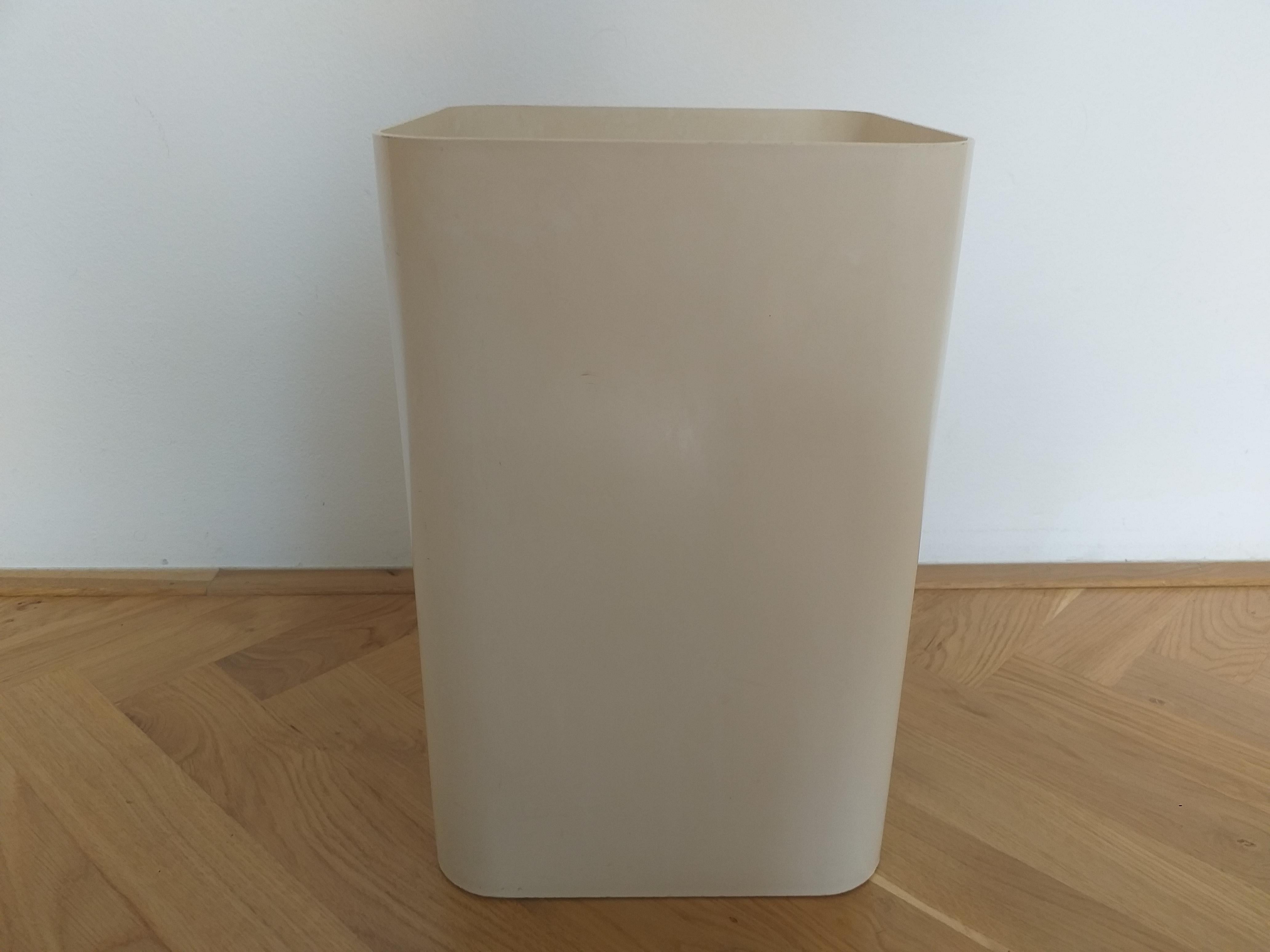 Mid Century Wastepaper Basket Kartell Quadrato 4672, Italy, 1970s In Good Condition For Sale In Praha, CZ
