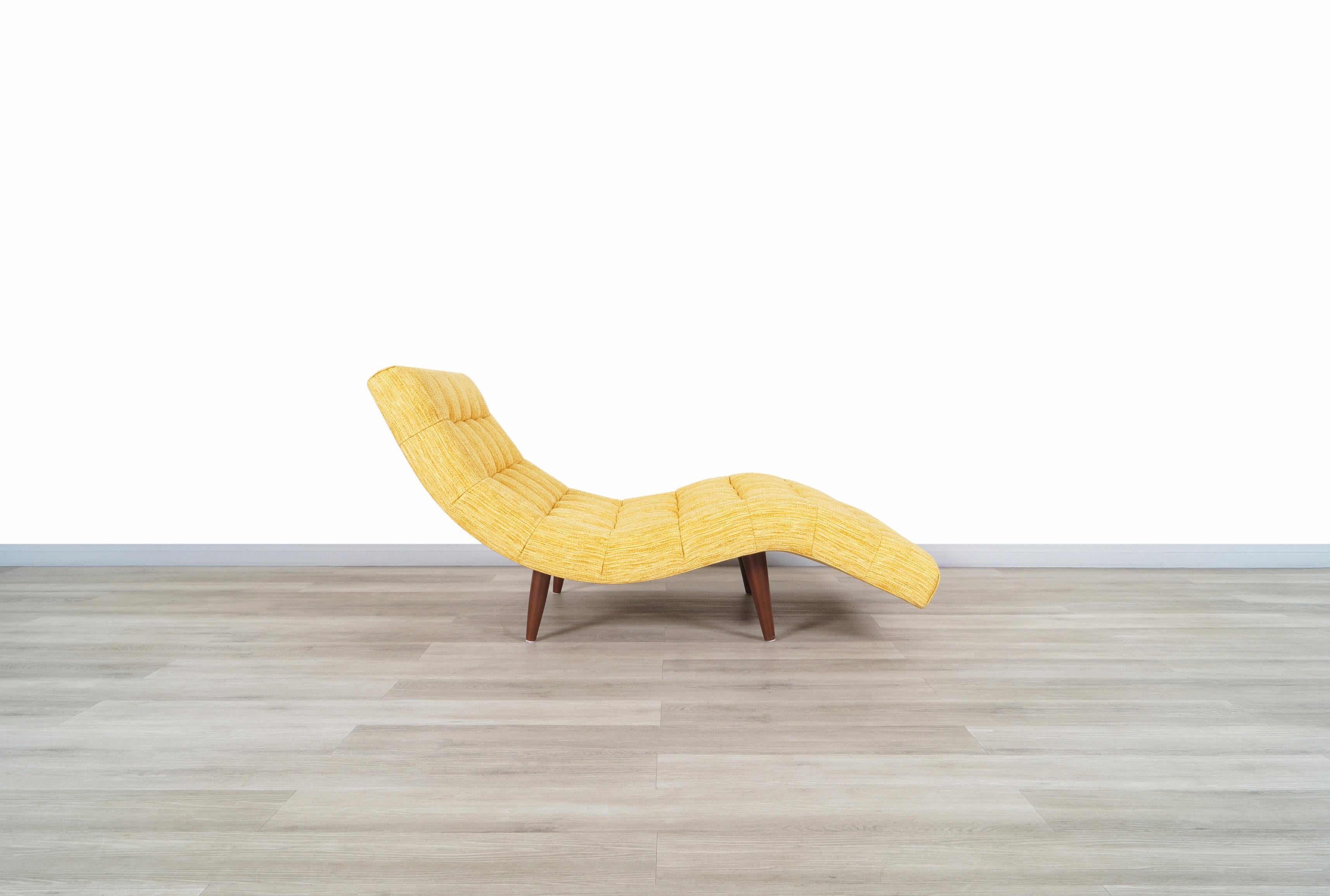 Stunning mid-century “Wave” chaise lounge chair designed by architect and furniture designer Adrian Pearsall for Craft Associates in United States, circa 1960s. This beautiful chaise lounge, also known as model 108-C, from the iconic Pearsall line