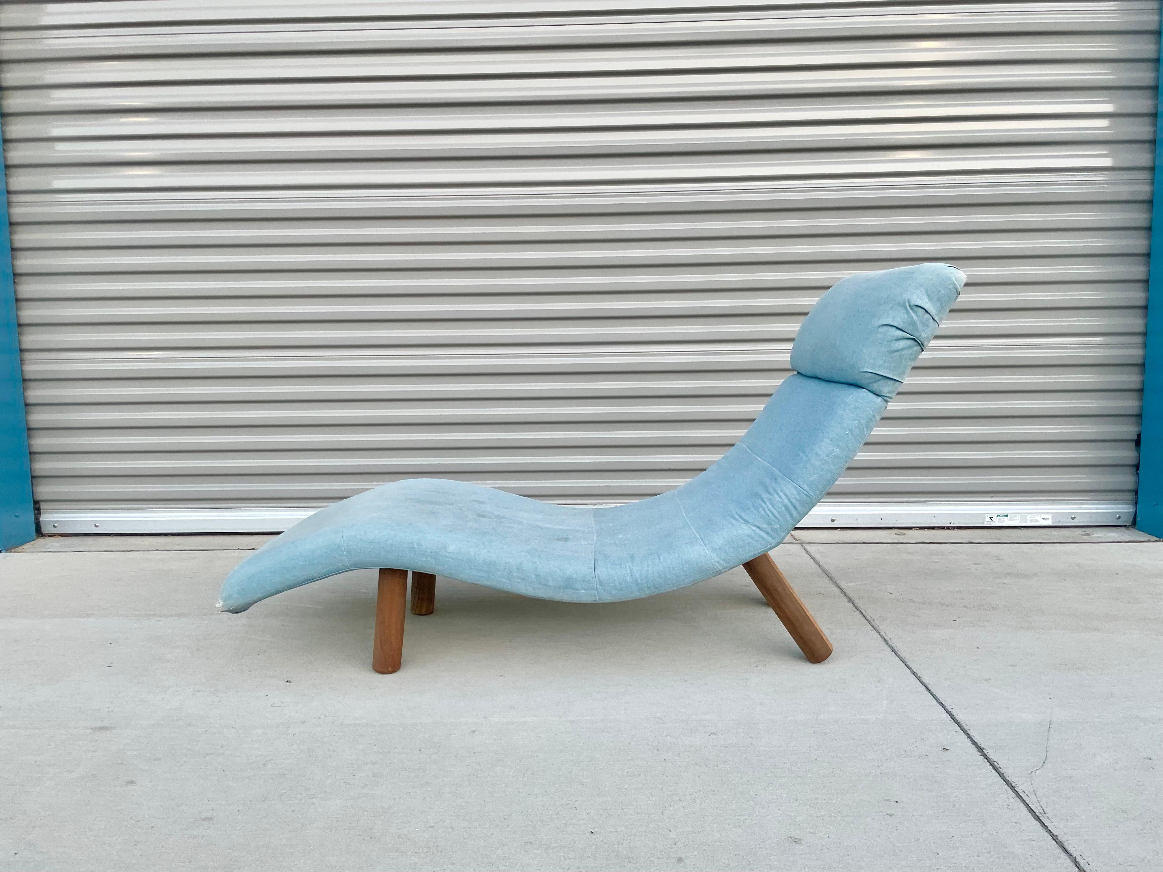 Midcentury Wavy Chaise Lounge by Enrico Bartolini For Sale 2