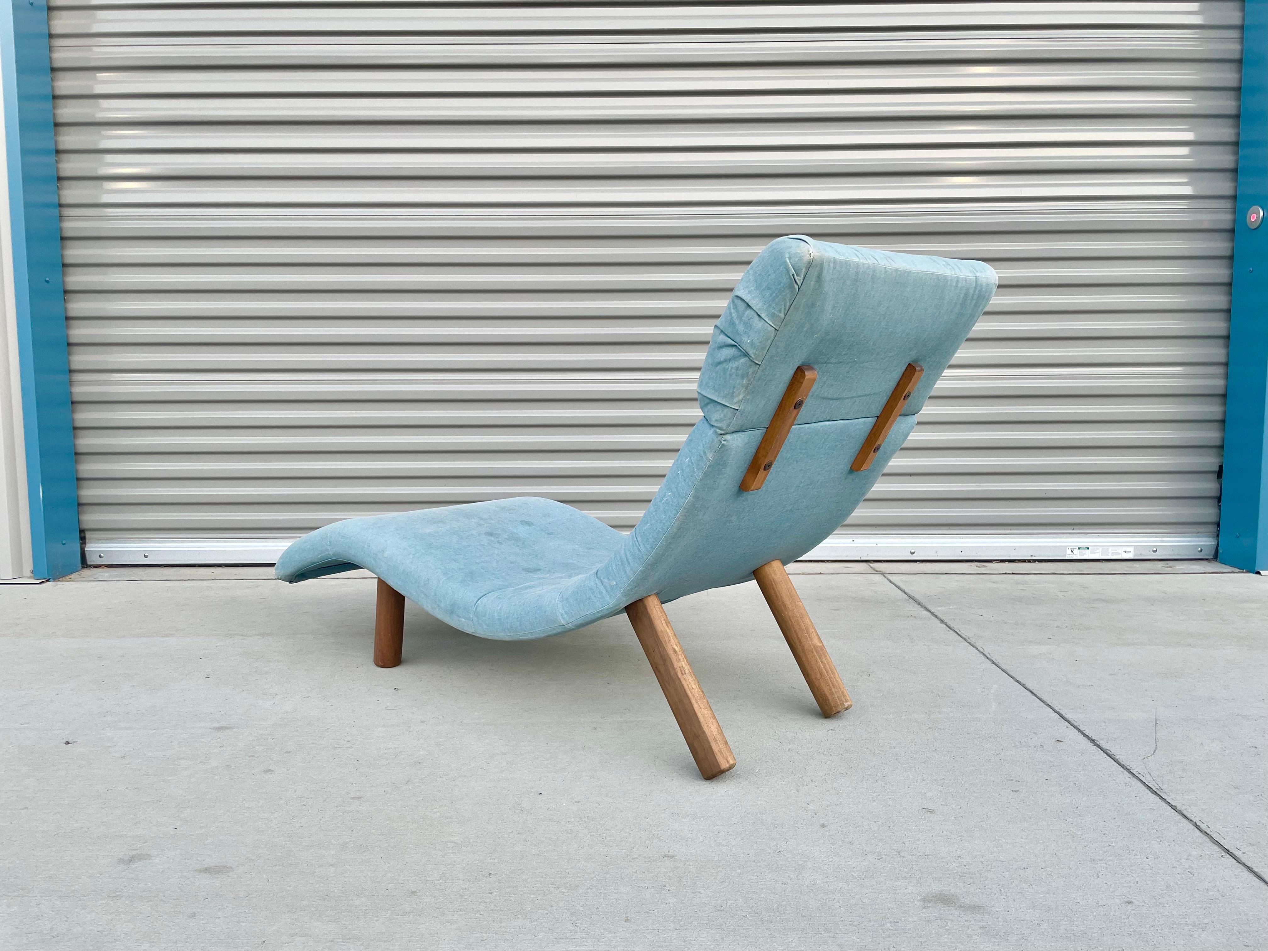 Midcentury Wavy Chaise Lounge by Enrico Bartolini For Sale 3