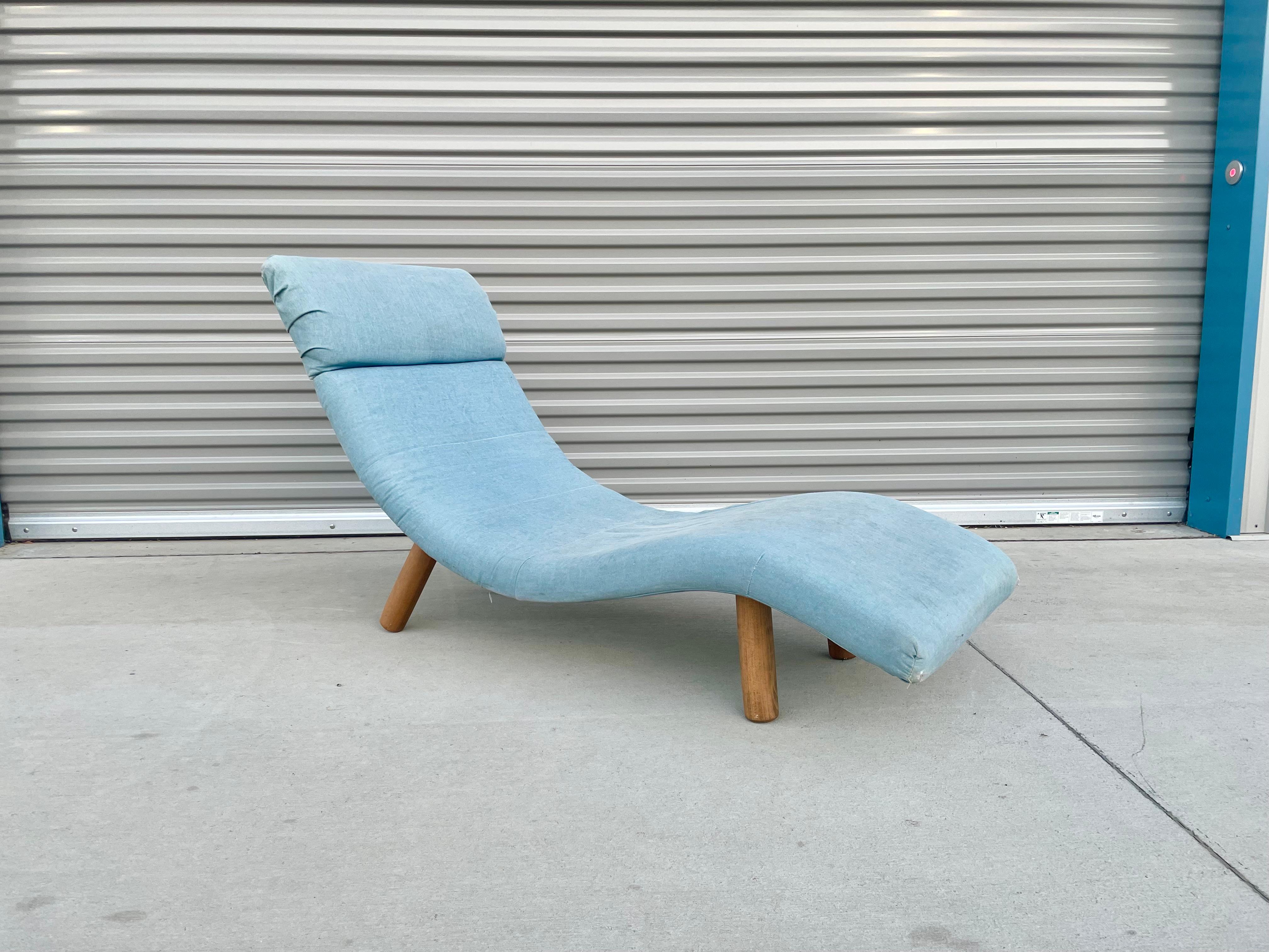 Midcentury wave chaise lounge designed and manufactured by Enrico Bartolini in the united states, circa 1970s. This beautiful vintage chaise lounge has an ocean wave design that proves comfort and one of a kind look to it. The chair also features