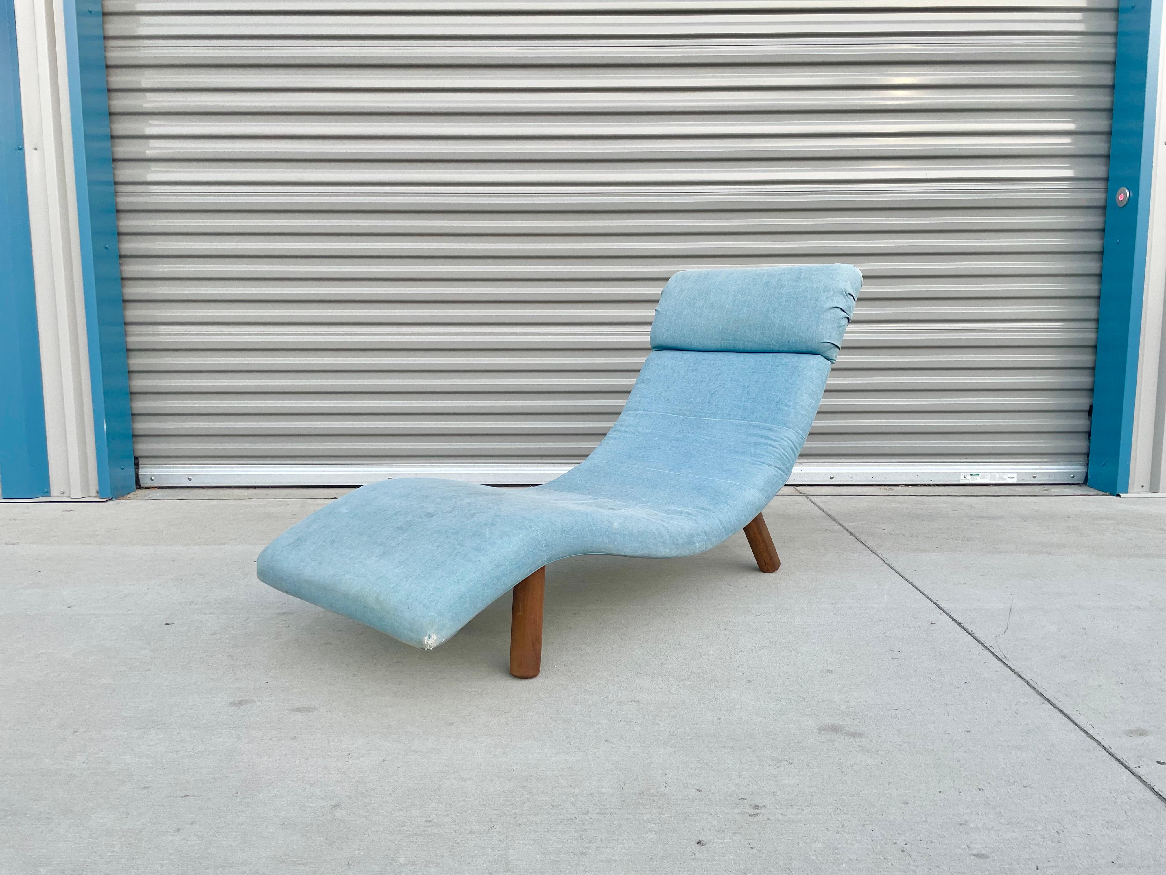 Midcentury Wavy Chaise Lounge by Enrico Bartolini For Sale 1