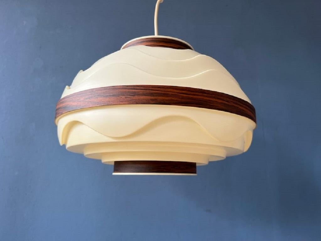 Lampe suspendue scandinave ondulée du milieu du siècle dernier, 1970 en vente 2