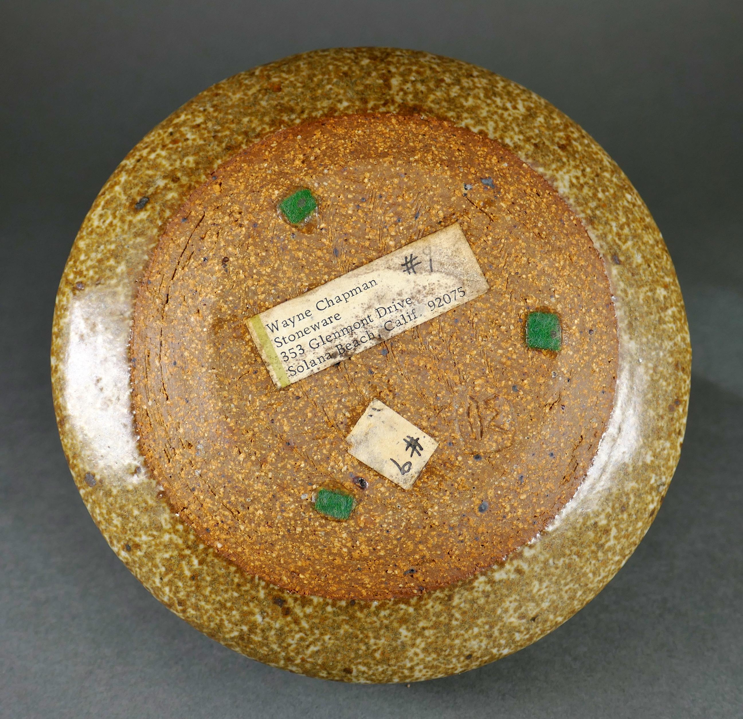 Fatto a mano Vaso a forma di bottiglia di Wayne Chapman in ceramica della metà del secolo scorso in vendita