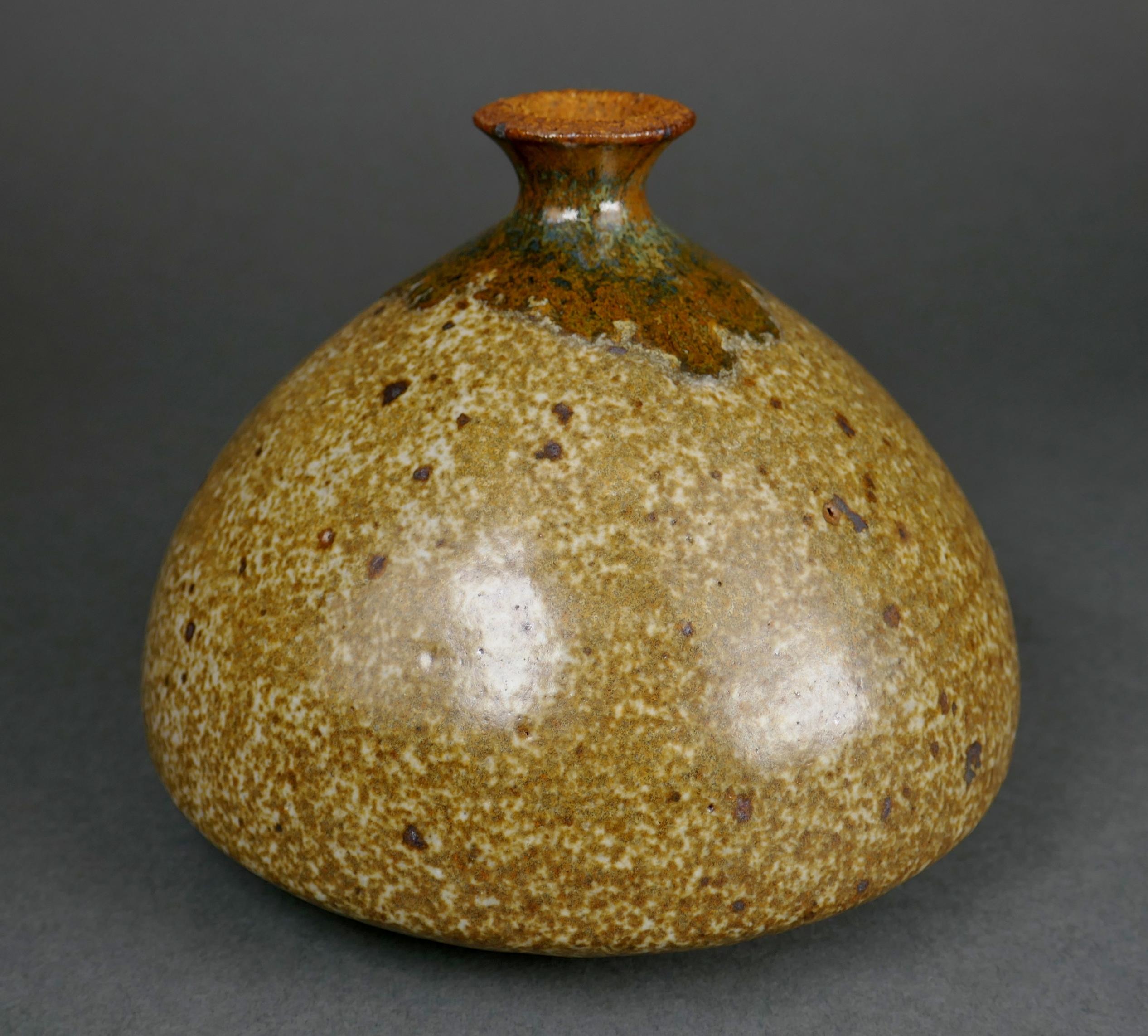 Ceramica Vaso a forma di bottiglia di Wayne Chapman in ceramica della metà del secolo scorso in vendita