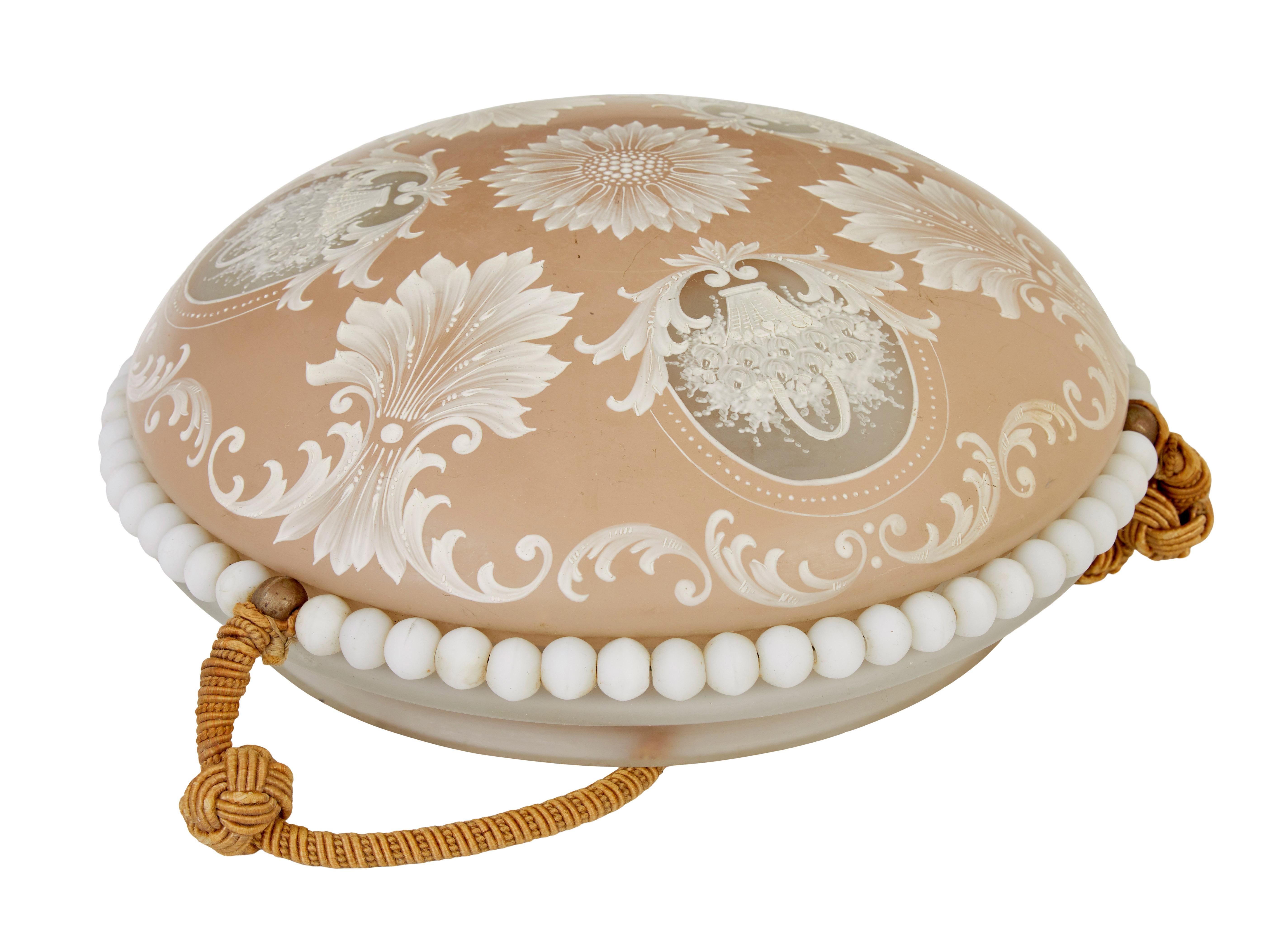 Wedgwood inspirierte skandinavische Pendelleuchte aus der Mitte des Jahrhunderts (Schwedisch) im Angebot
