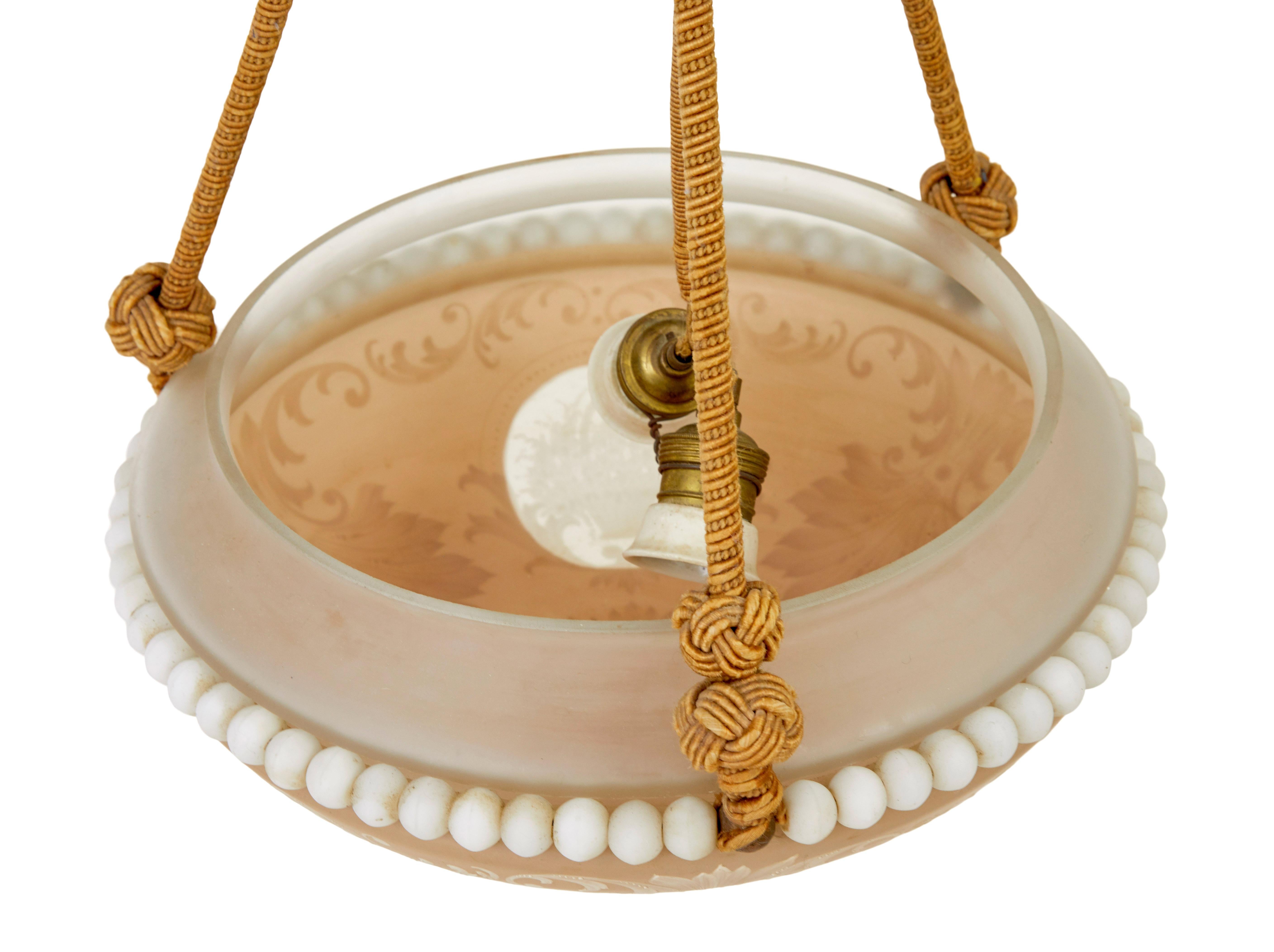 Wedgwood inspirierte skandinavische Pendelleuchte aus der Mitte des Jahrhunderts (Radiert) im Angebot