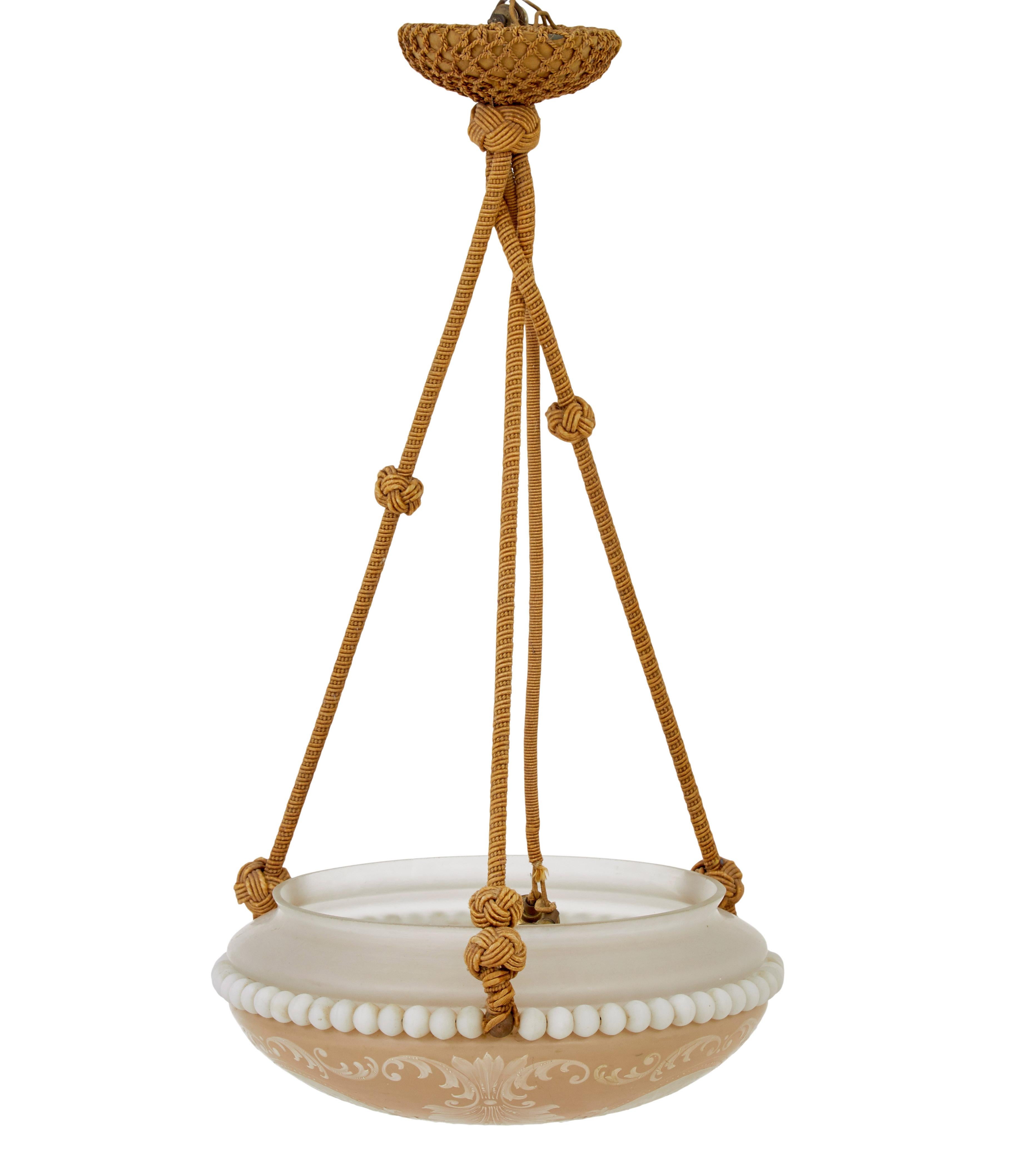 Wedgwood inspirierte skandinavische Pendelleuchte aus der Mitte des Jahrhunderts im Zustand „Gut“ im Angebot in Debenham, Suffolk