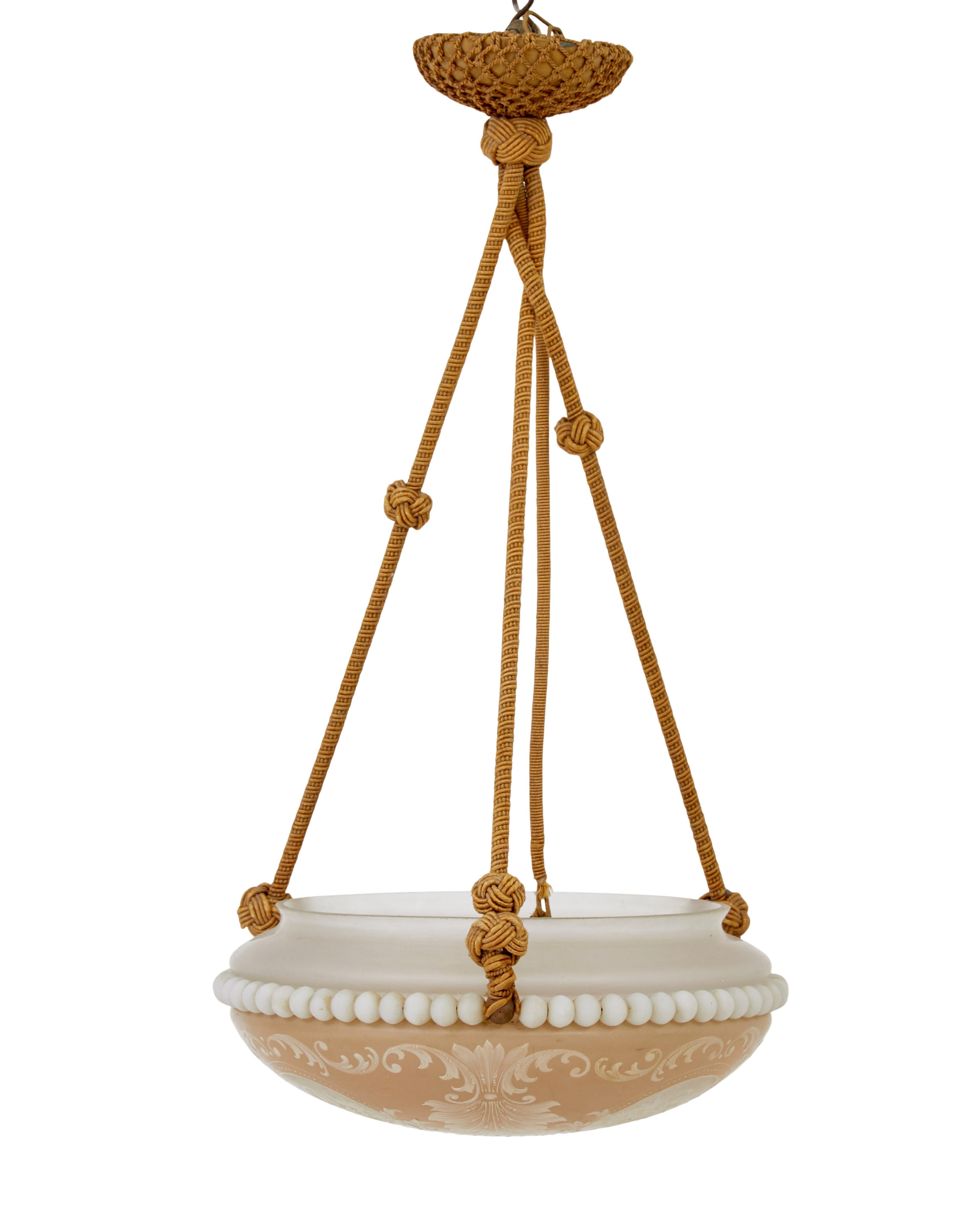 Wedgwood inspirierte skandinavische Pendelleuchte aus der Mitte des Jahrhunderts (20. Jahrhundert) im Angebot