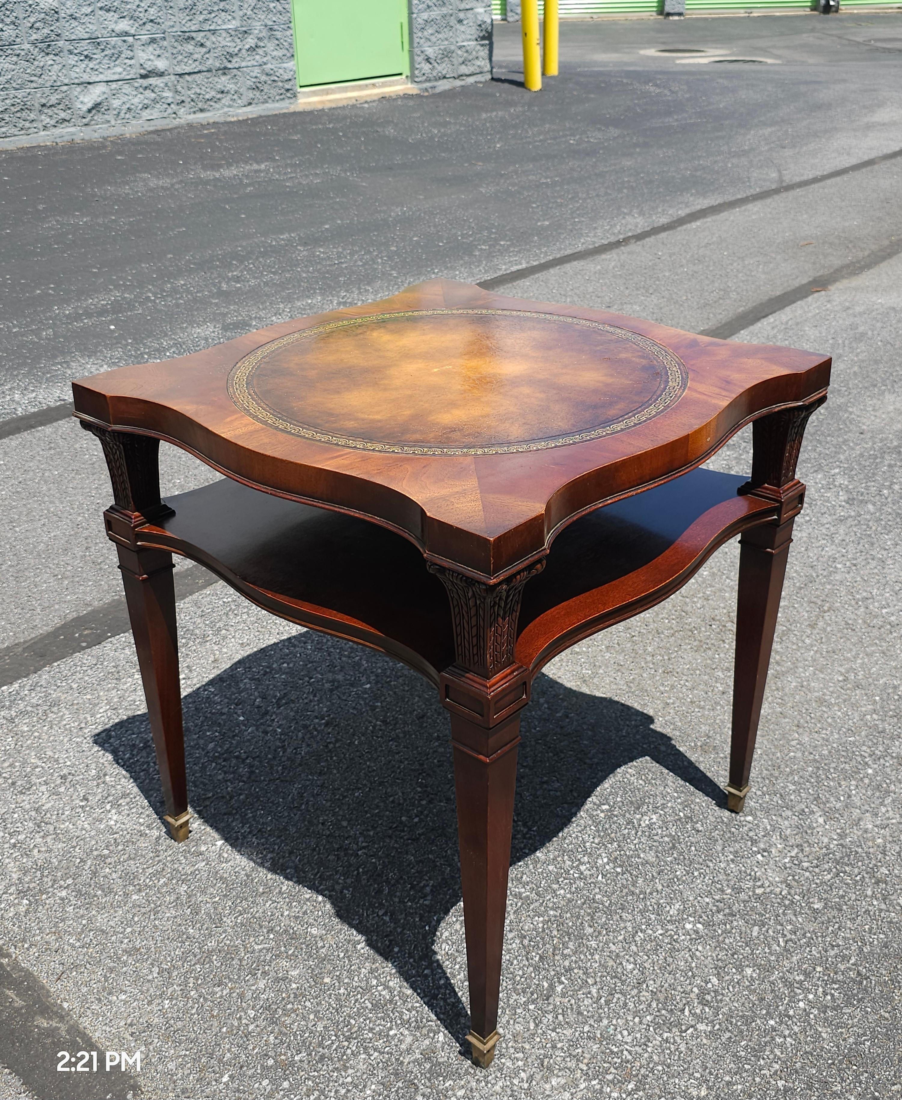 Table d'appoint à deux niveaux en acajou et cuir toilé Weiman, milieu de siècle en vente 2