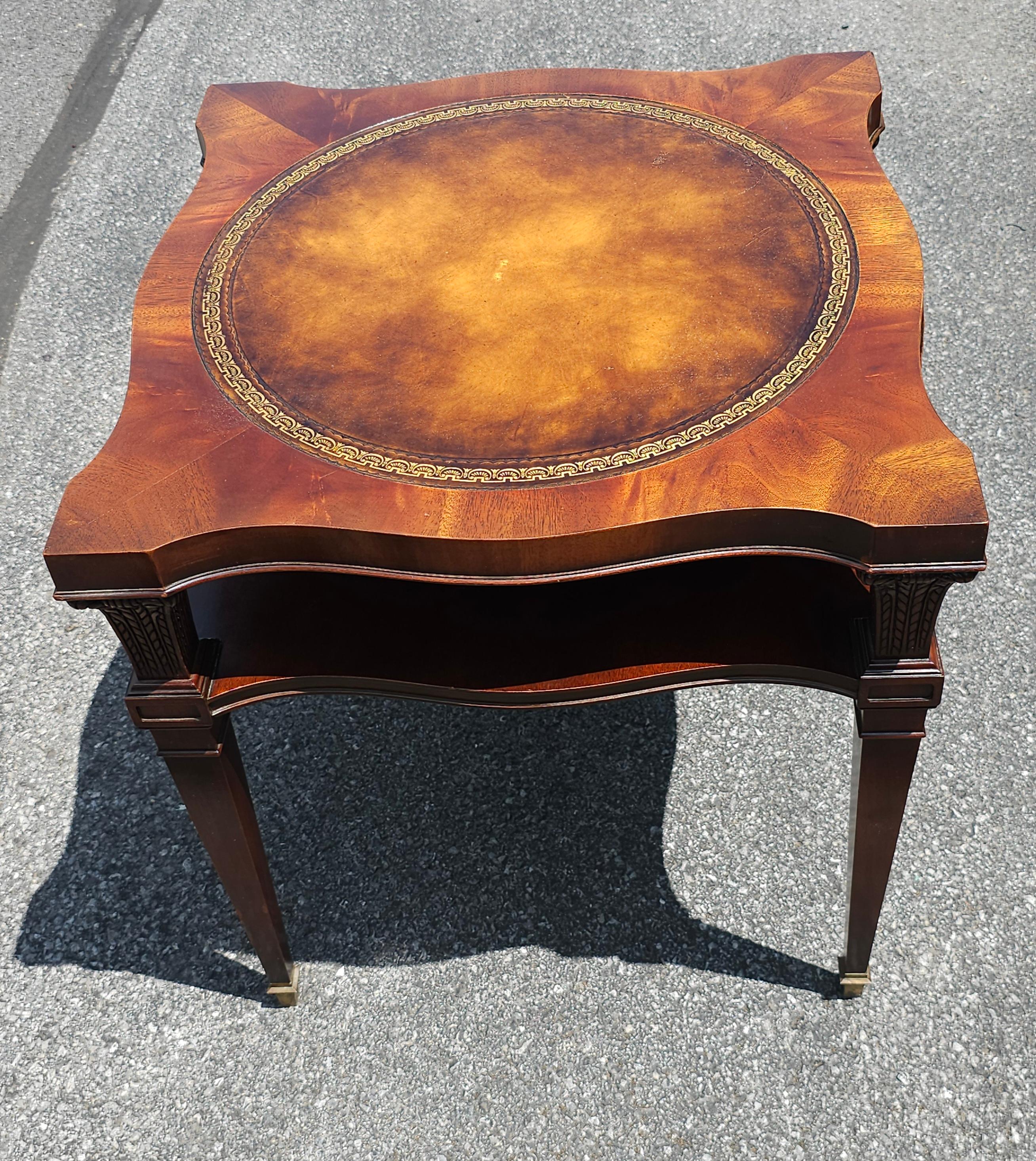 Table d'appoint à deux niveaux en acajou et cuir toilé Weiman, milieu de siècle en vente 3