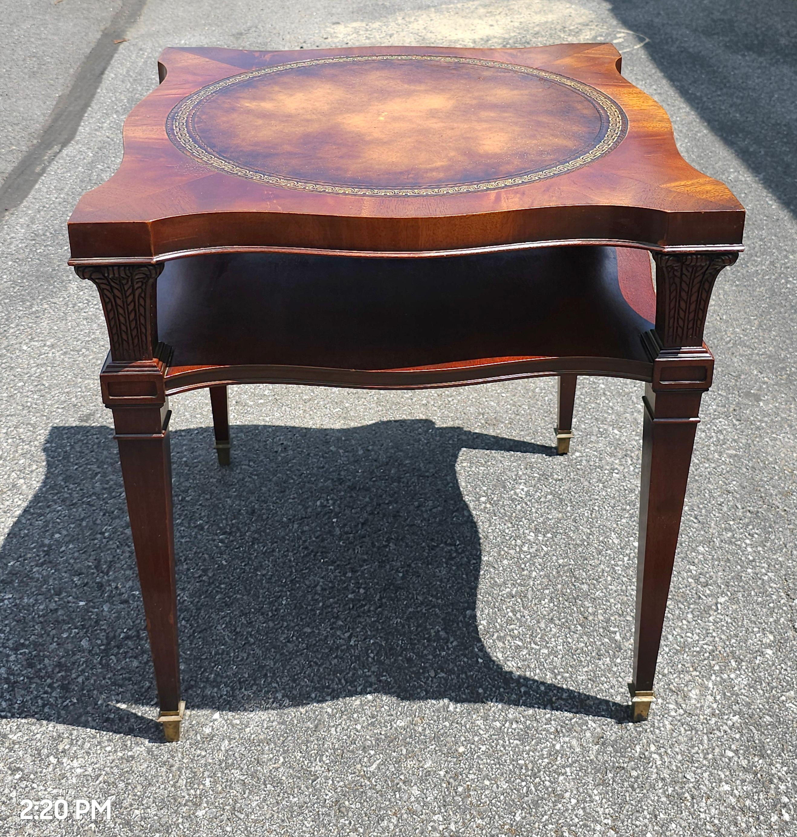 Table d'appoint à deux niveaux en acajou et cuir toilé Weiman, milieu de siècle en vente 1