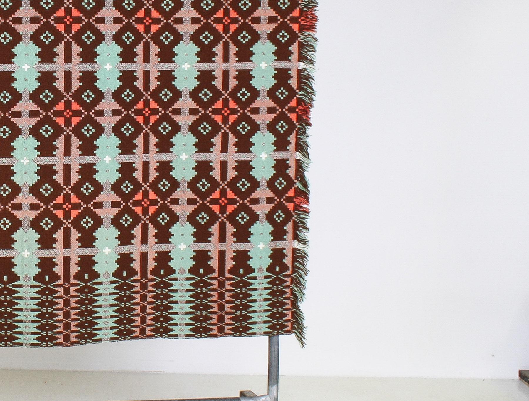 Mid Century Welsh Wool Tapestry Blanket in Autumnal Brown and Green In Good Condition In Llanbrynmair, GB