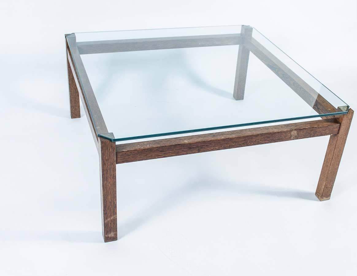 Table basse wengé mi-siècle avec plateau en verre de Kho Liang Ie pour Artifort en vente 3