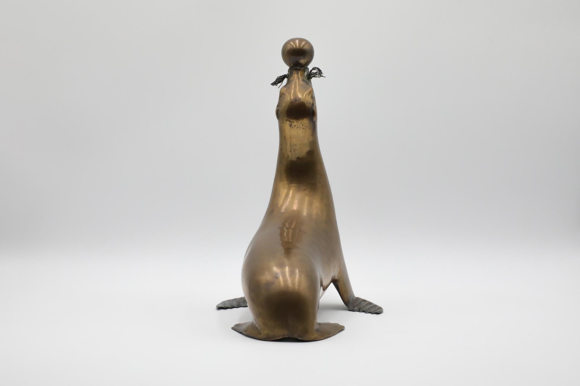 Metà secolo, J.A. Figurine di sigilli in ottone patinato, stile Mercie, pesanti e di grande effetto in vendita 5