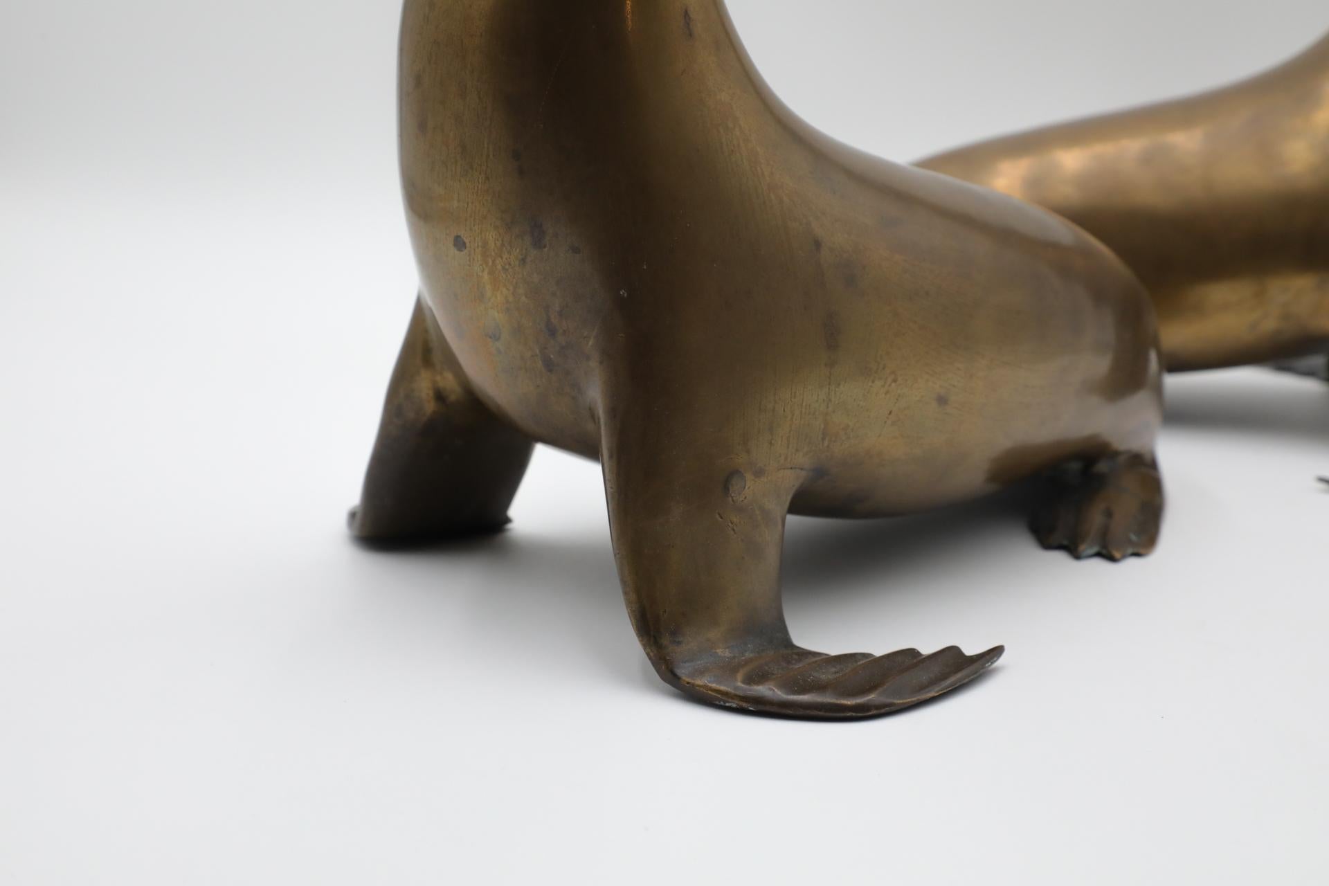 Metà secolo, J.A. Figurine di sigilli in ottone patinato, stile Mercie, pesanti e di grande effetto in vendita 8