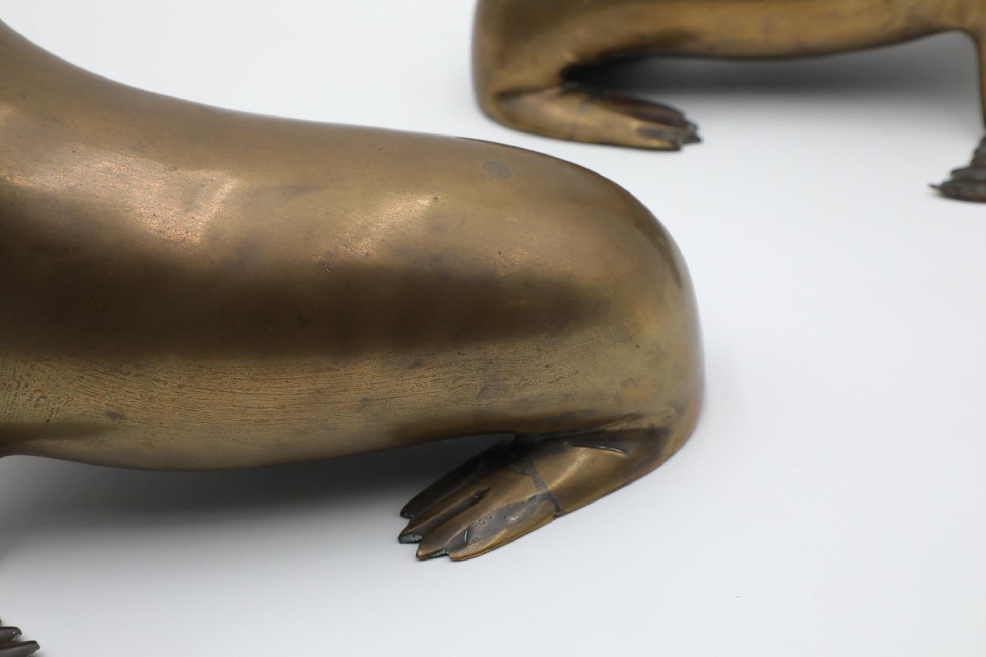 Metà secolo, J.A. Figurine di sigilli in ottone patinato, stile Mercie, pesanti e di grande effetto in vendita 9