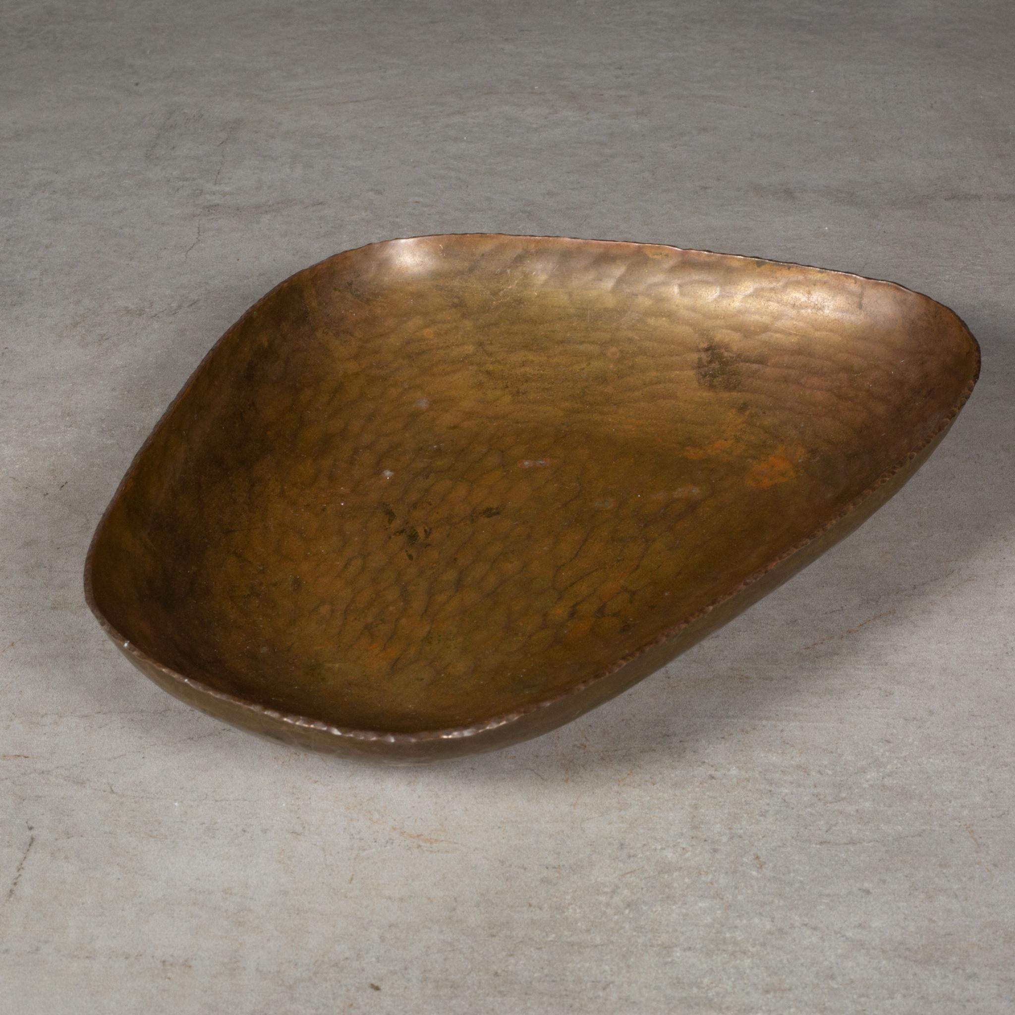 ABOUT

A mid-century kidney shaped, hammered copper dish. Stamped 
