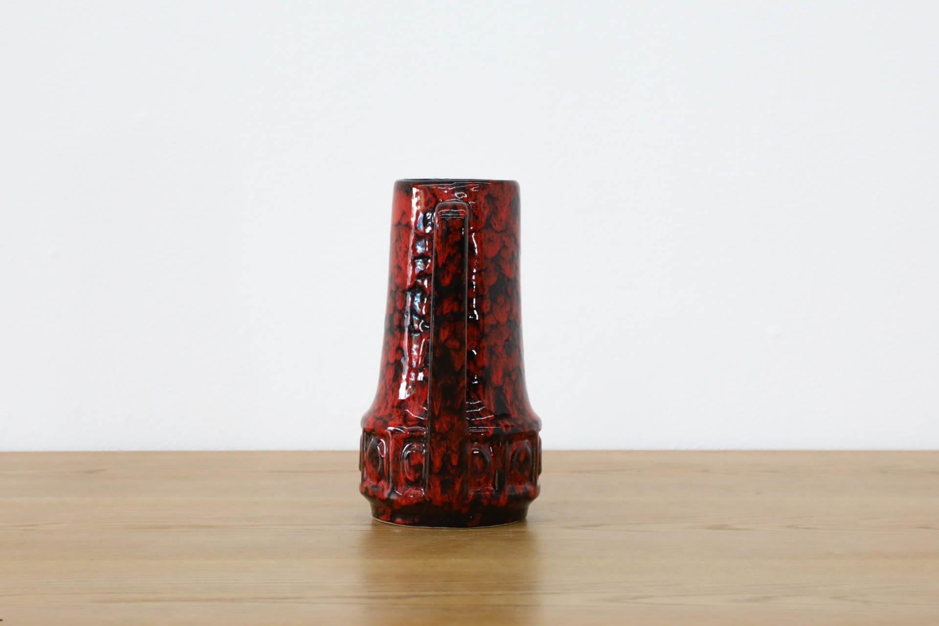 Allemand Pichet en céramique rouge émaillée Scheurich Keramik, Allemagne de l'Ouest, milieu du siècle dernier, années 1950 en vente