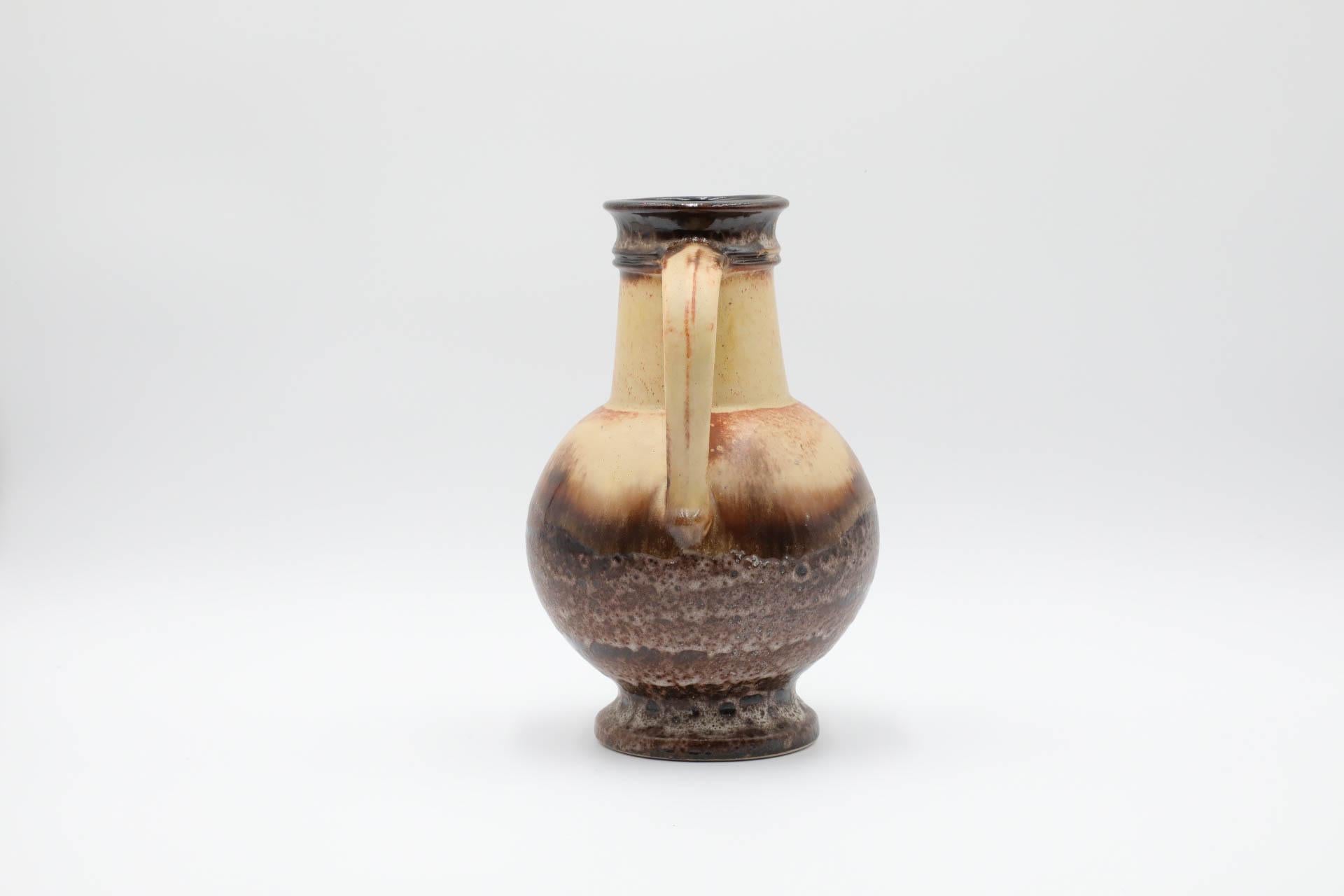 Westdeutscher Keramikkrug oder Vase aus der Mitte des Jahrhunderts (Glasiert) im Angebot